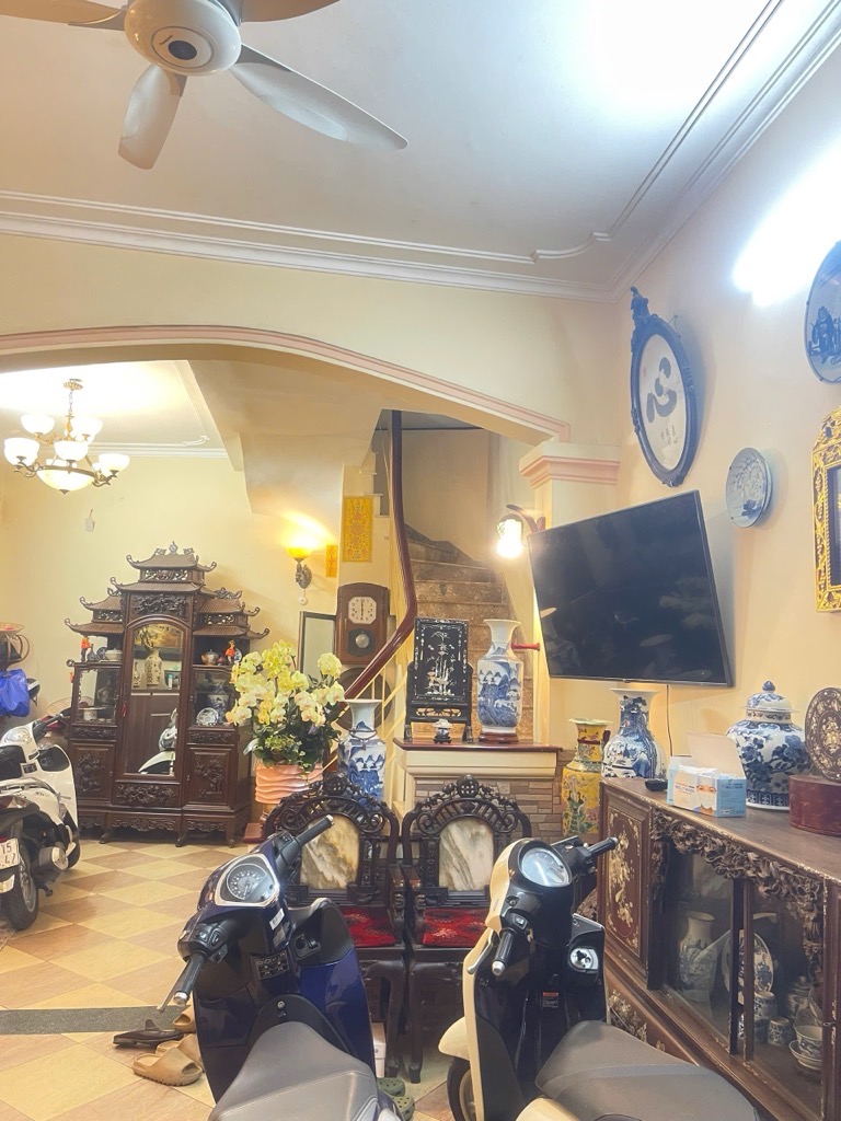 Bán nhà Nguyễn Cao - diện tích 40m2 5 tầng - LÔ GÓC - giá 13,2 tỷ