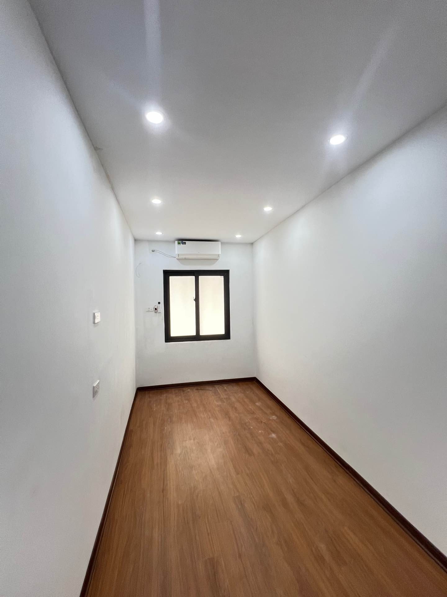 Bán nhà Hai Bà Trưng - diện tích 17m2 5 tầng - Ngõ thông - giá 5,6 tỷ