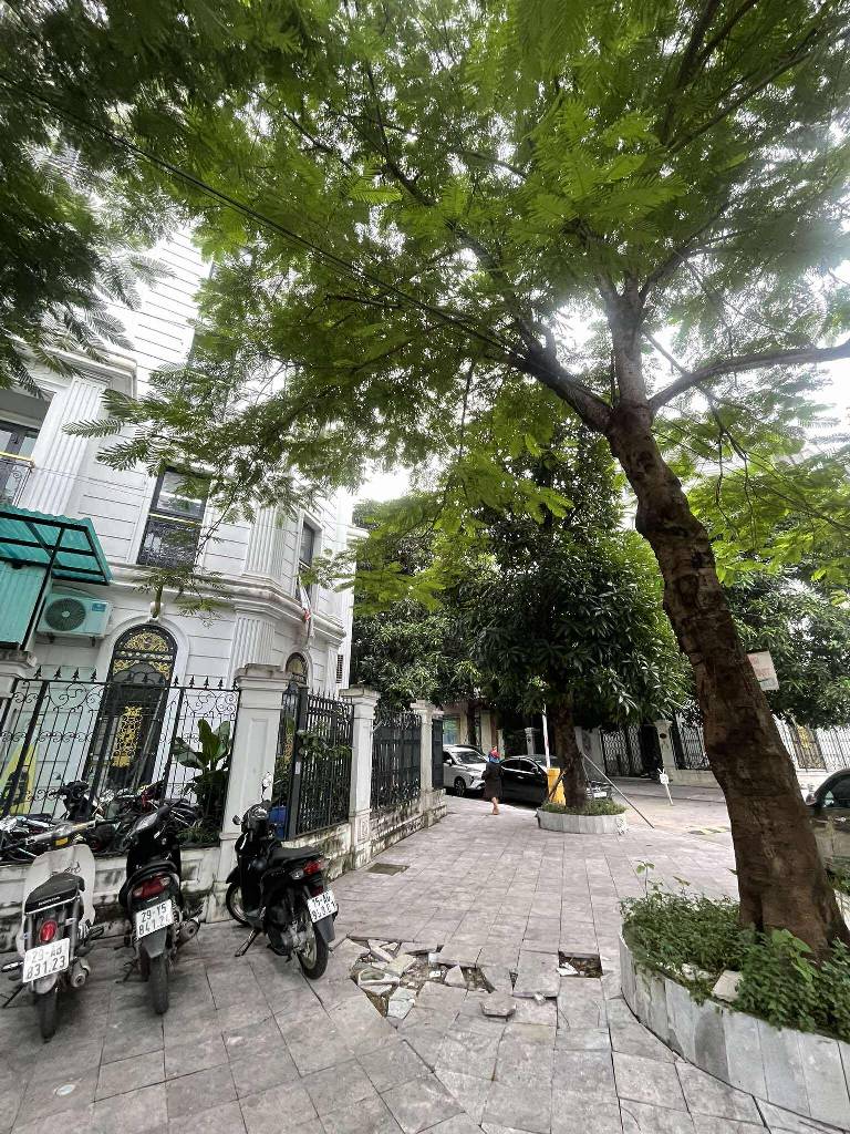 Bán nhà Ngõ 127 - diện tích 133m2 5 tầng - Lô góc 2 mặt thoáng - giá 6,8 tỷ