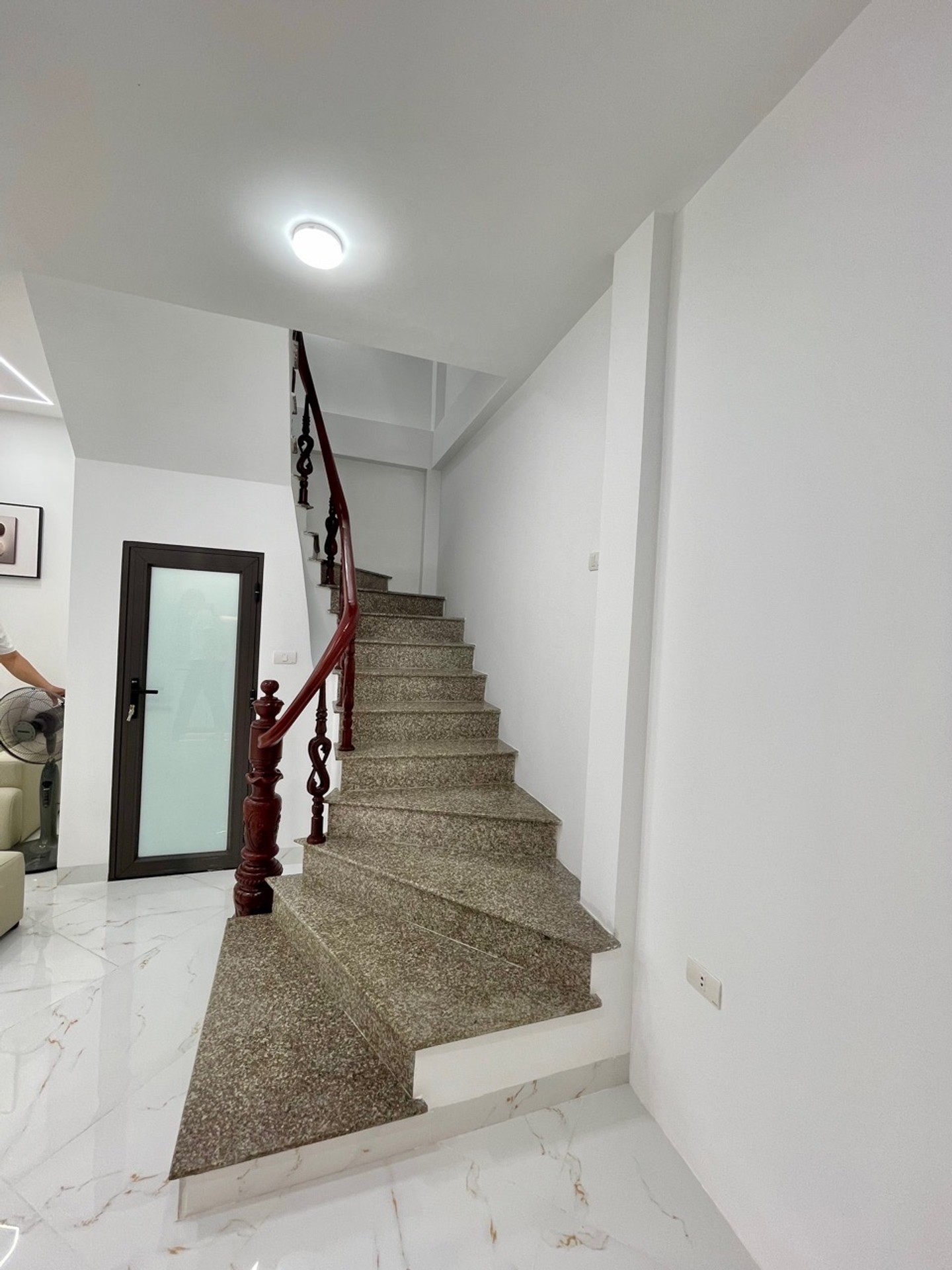 Bán nhà Bùi Xương Trạch - diện tích 33m2 4 tầng - Ô TÔ ĐẬU CỔNG QUA NHÀ - giá 4,5 tỷ
