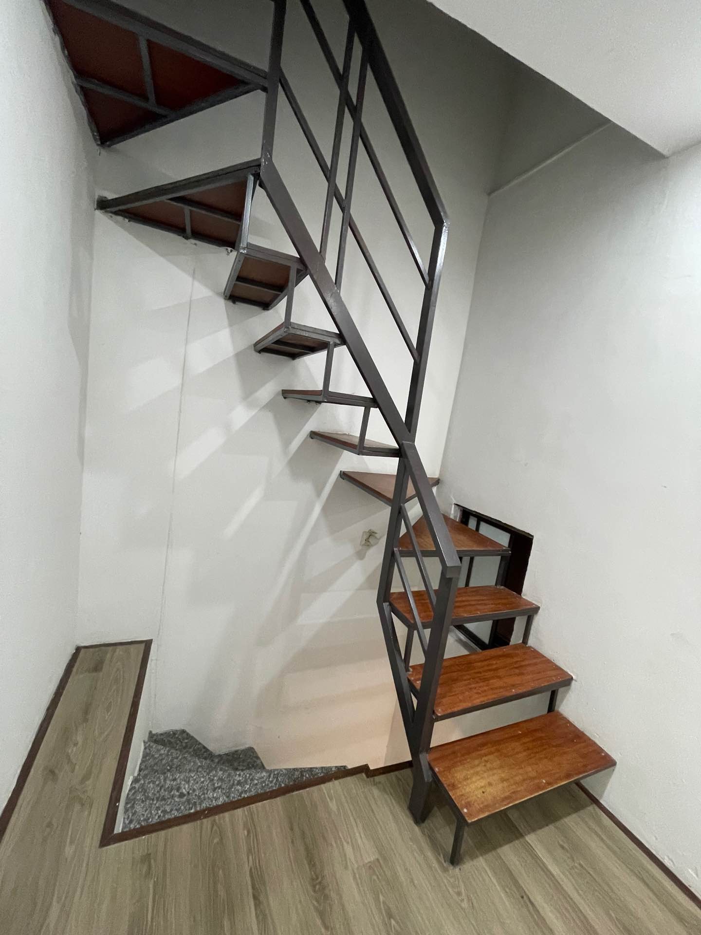 Bán nhà Đông Thiên - diện tích 18m2 3 tầng - Nhà đẹp như mới - giá 2,8 tỷ