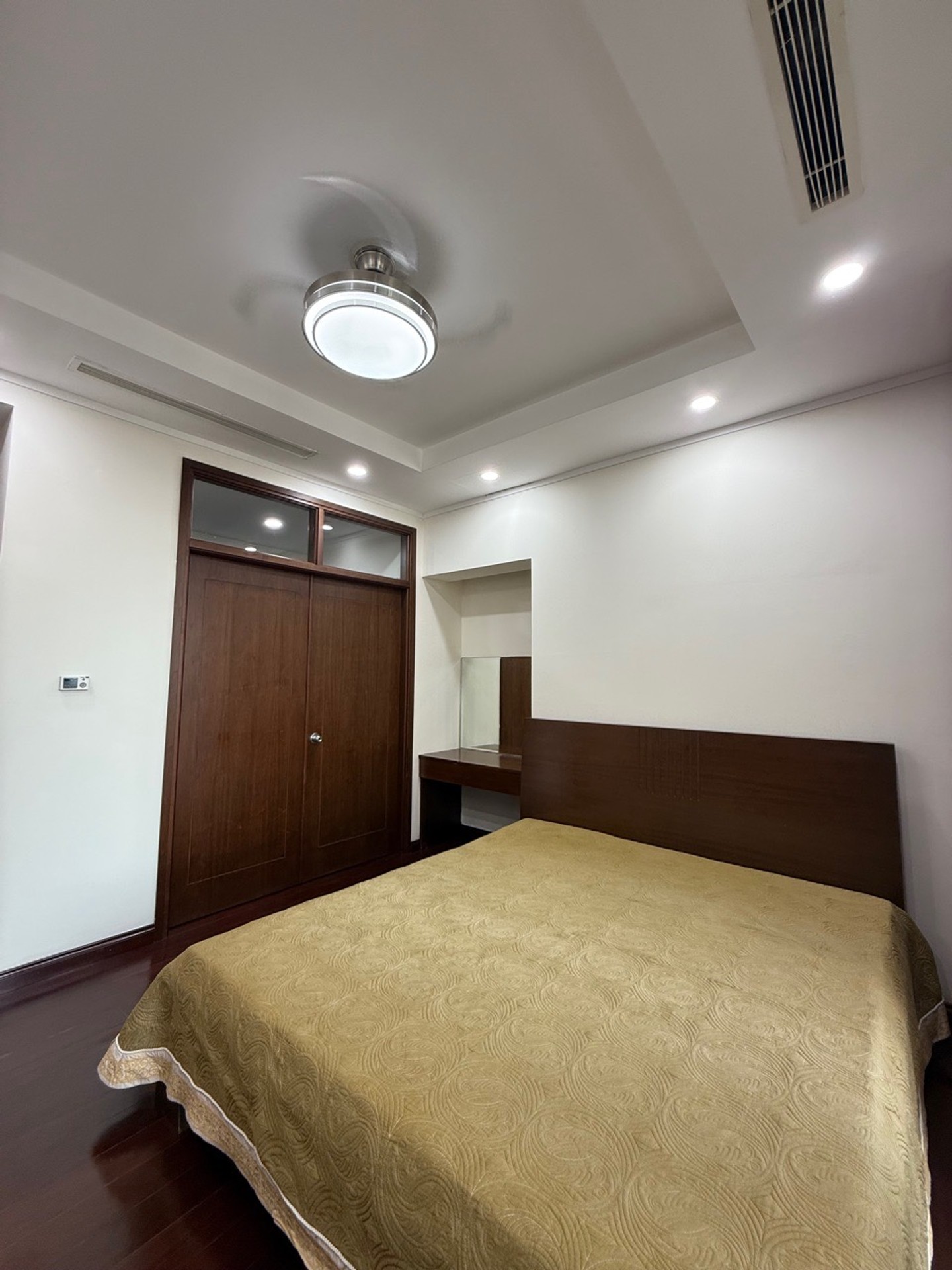 Bán nhà Nguyễn Trãi - diện tích 120m2 11 tầng - Căn hộ cao cấp - giá 18 tỷ