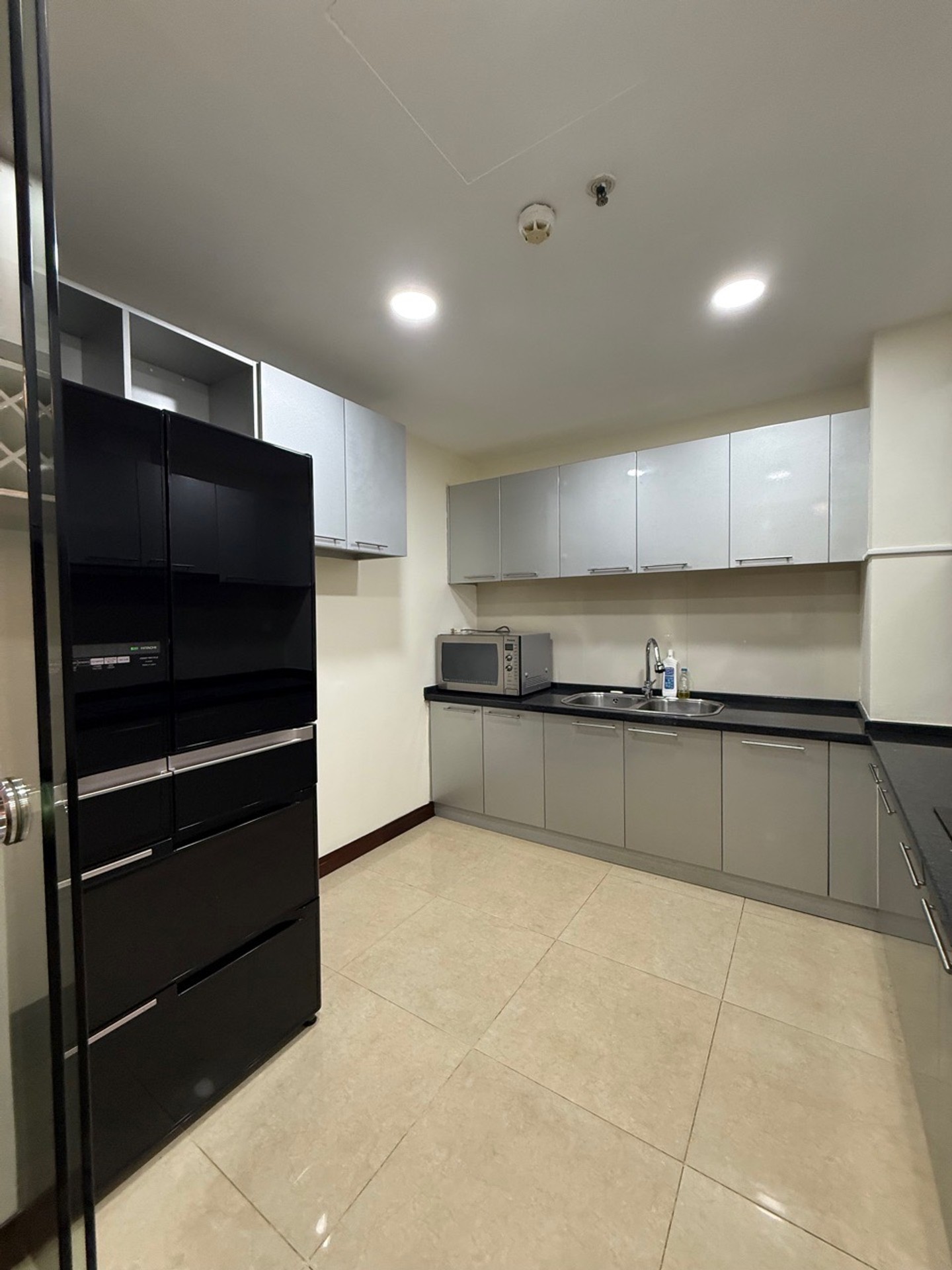 Bán nhà Nguyễn Trãi - diện tích 120m2 11 tầng - Căn hộ cao cấp - giá 18 tỷ