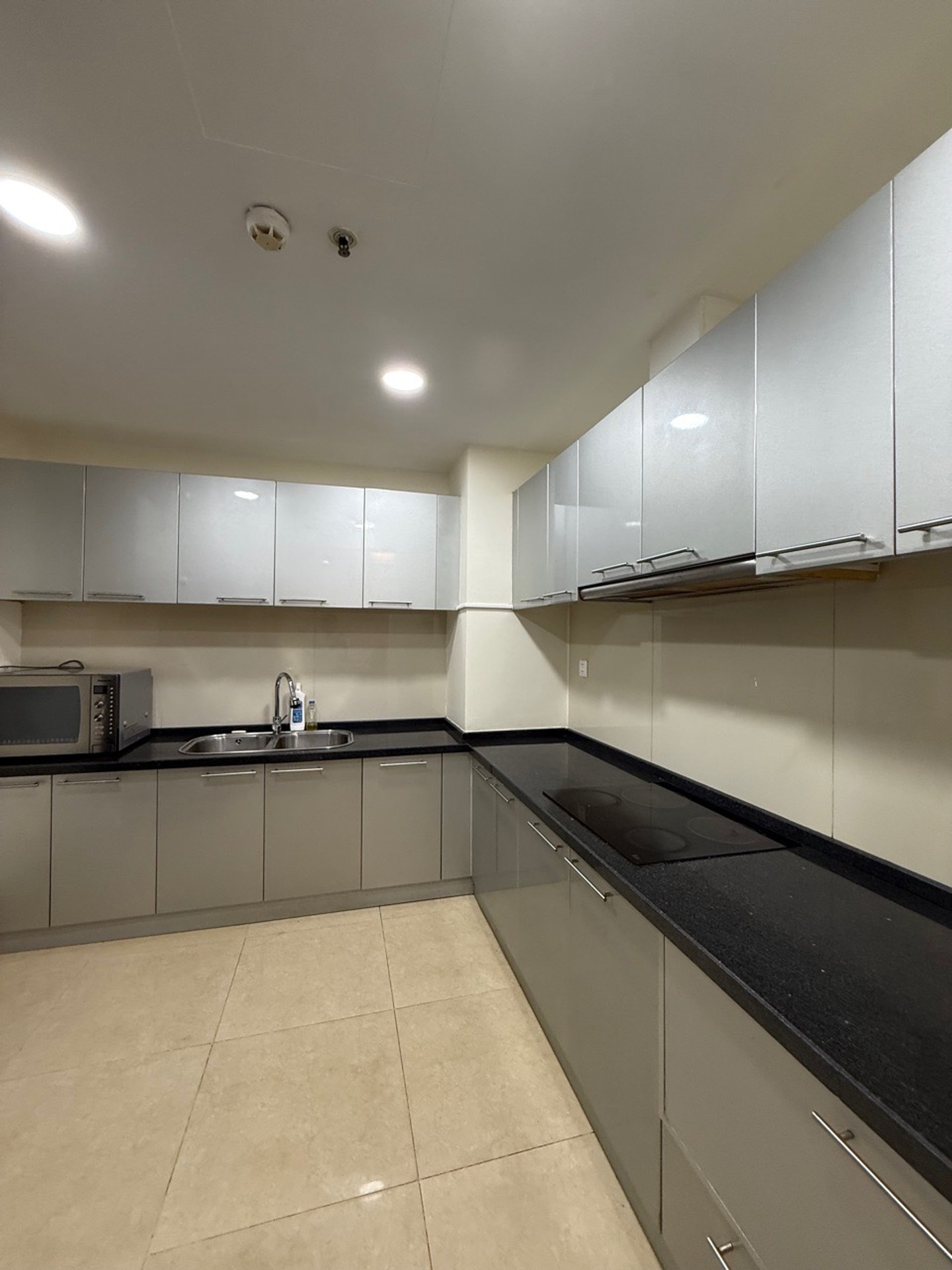 Bán nhà Nguyễn Trãi - diện tích 120m2 11 tầng - Căn hộ cao cấp - giá 18 tỷ