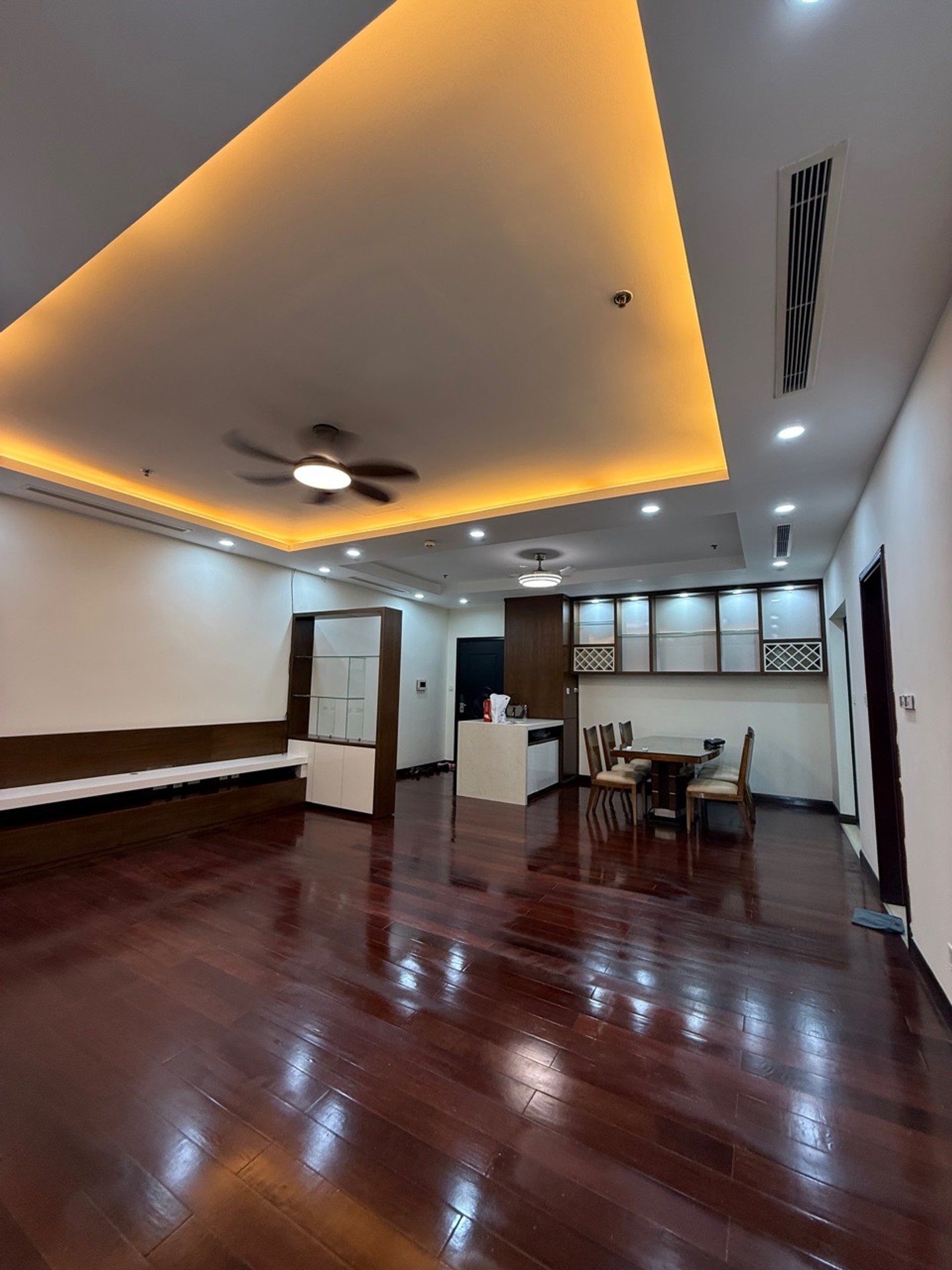 Bán nhà Nguyễn Trãi - diện tích 120m2 11 tầng - Căn hộ cao cấp - giá 18 tỷ