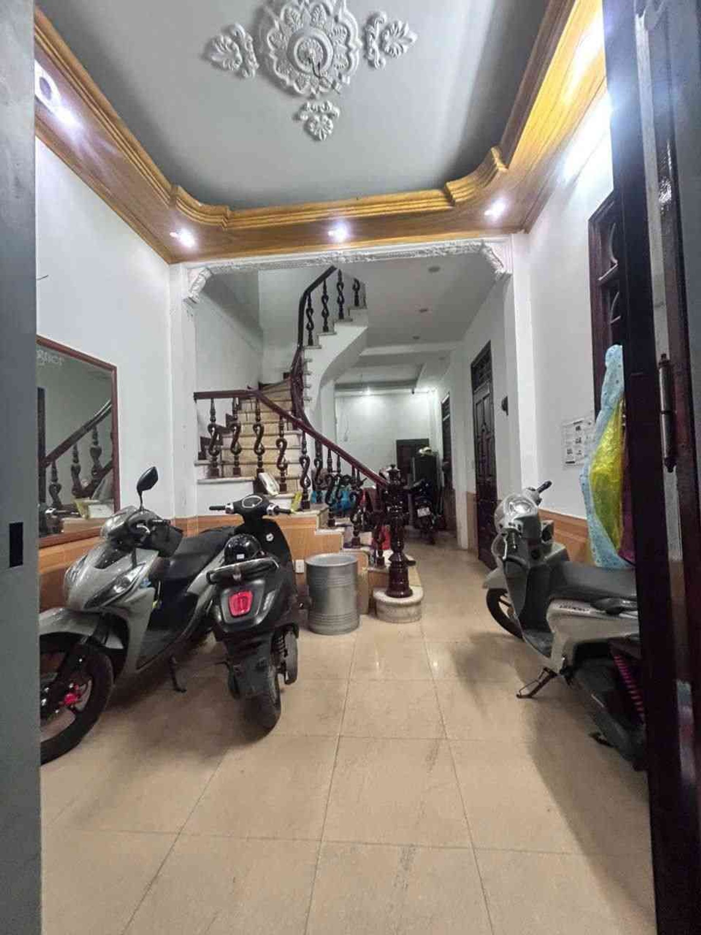 Bán nhà Ngõ Hoà Bình - diện tích 31m2 4 tầng - Lô góc hai mặt thoáng - giá 8,5 tỷ