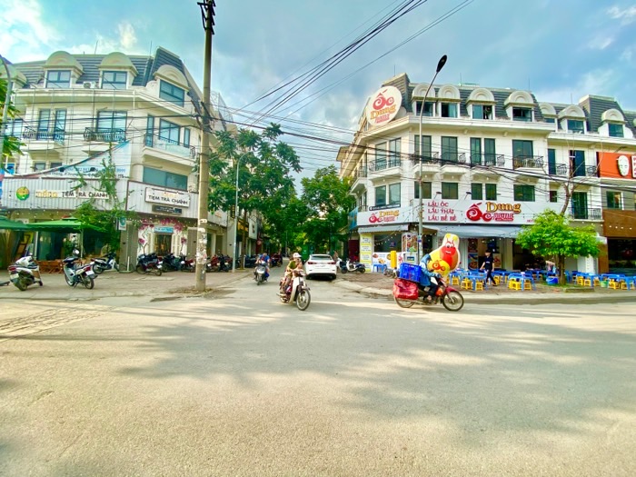 Bán nhà Phùng Khoang - diện tích 131m2 5 tầng - Ô tô tránh - giá 31 tỷ