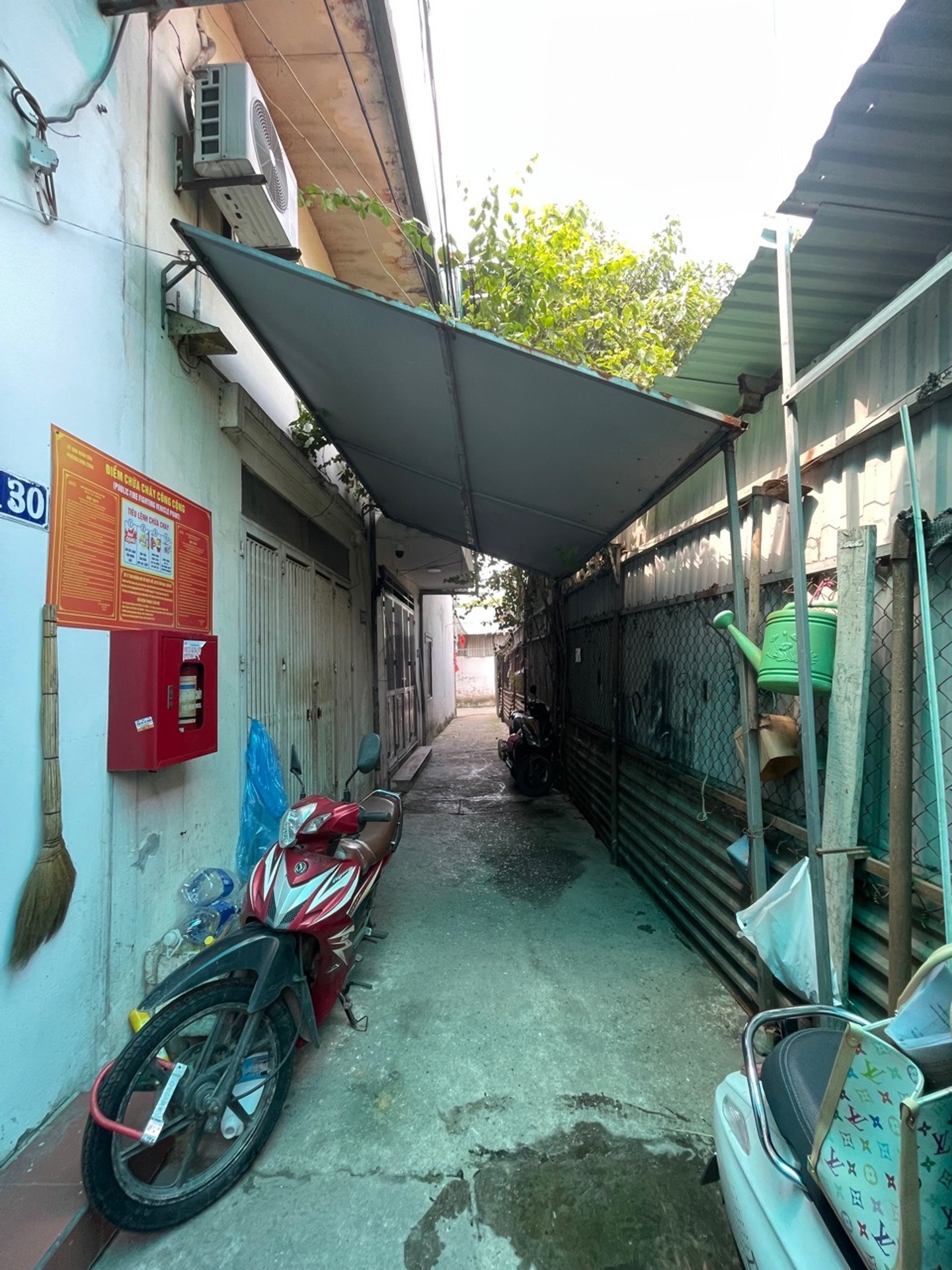 Bán nhà Định Công Thượng - diện tích 32m2 2 tầng - 20m ra ô tô - giá 2 tỷ
