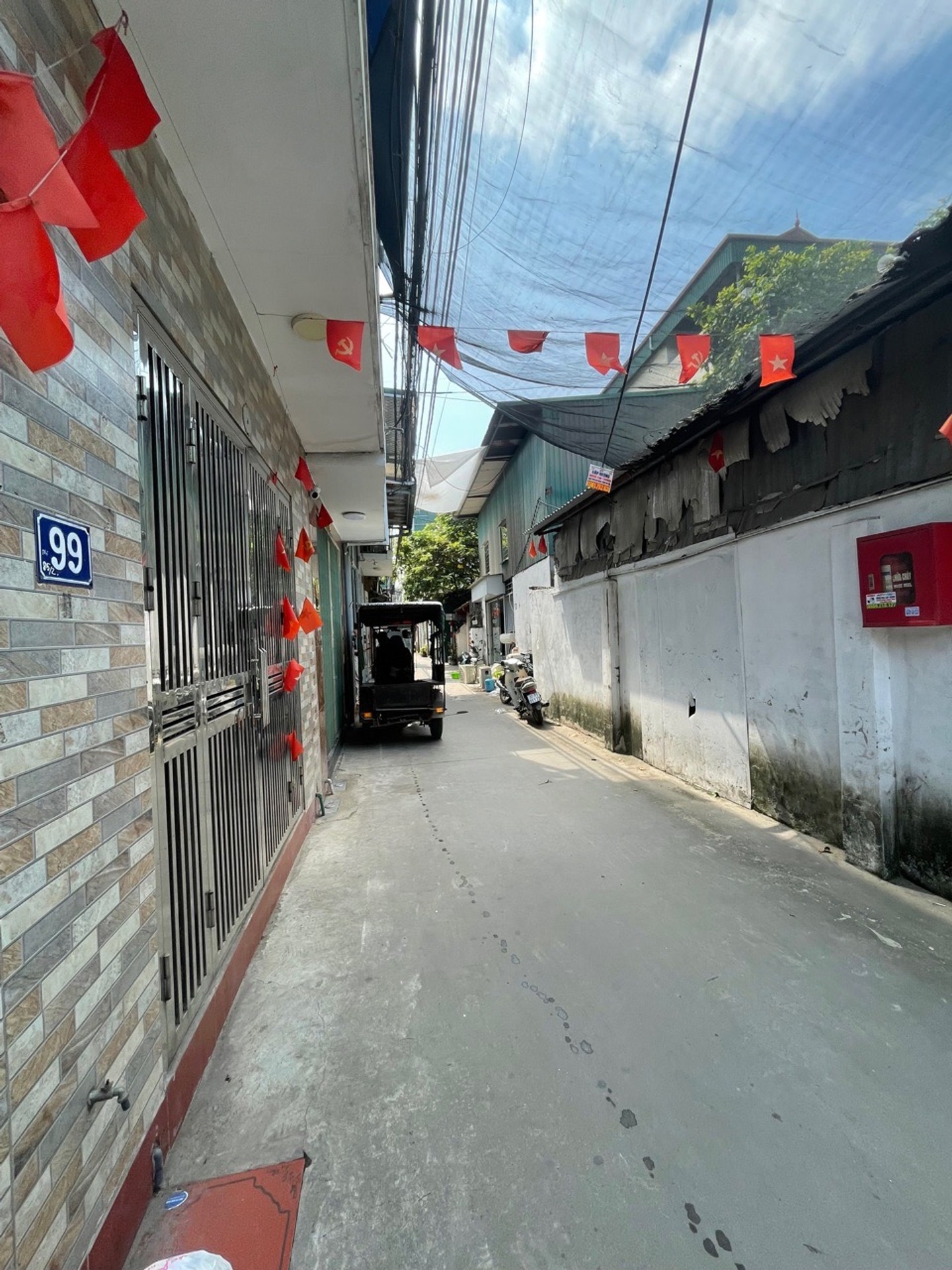 Bán nhà Định Công Thượng - diện tích 32m2 2 tầng - 20m ra ô tô - giá 2 tỷ