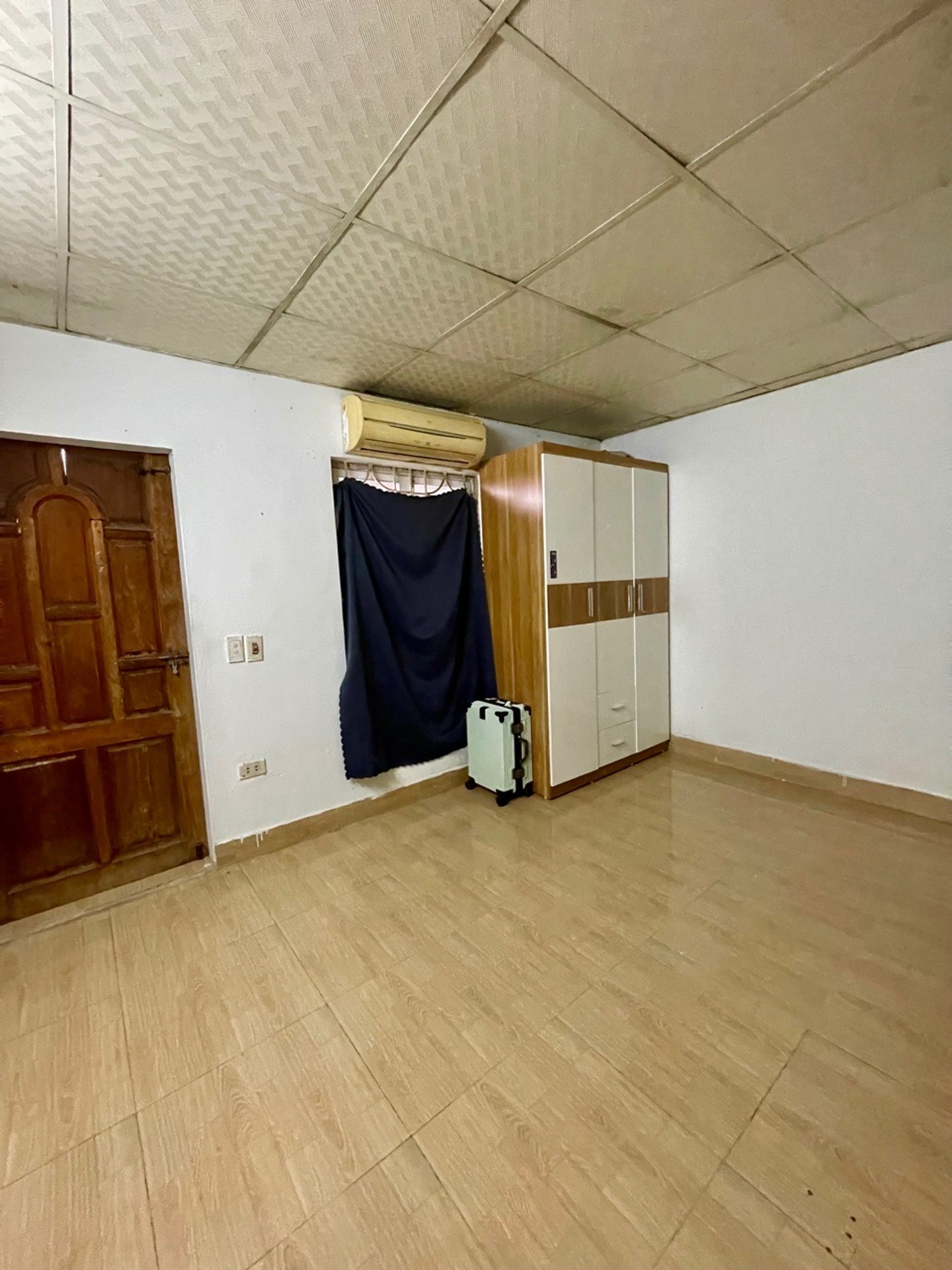 Bán nhà Định Công Thượng - diện tích 32m2 2 tầng - 20m ra ô tô - giá 2 tỷ
