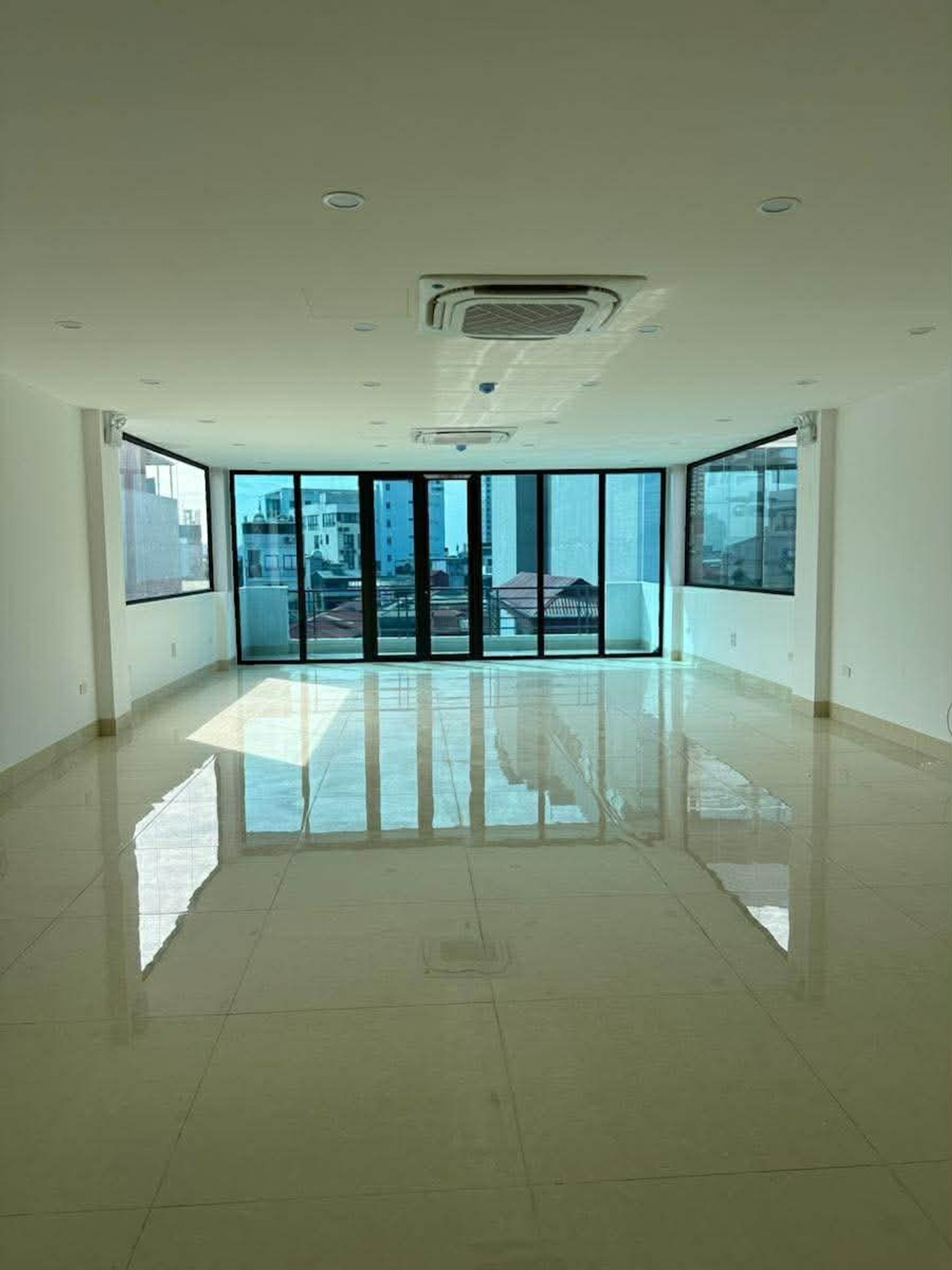 Bán nhà Nguyễn Ngọc Nại - diện tích 102m2 9 tầng - Mặt phố kinh doanh đắc địa - giá 68,9 tỷ