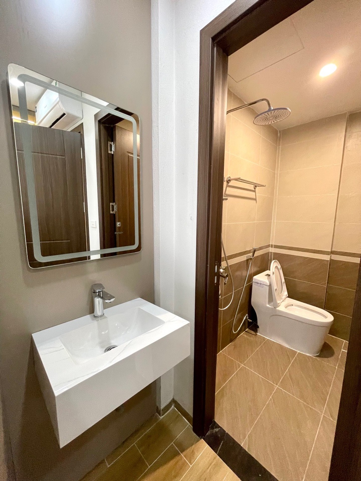Bán nhà ngõ Văn Hương - diện tích 45m2 6 tầng - Lô góc, siêu phẩm CCMN Đống Đa - giá 13,8 tỷ