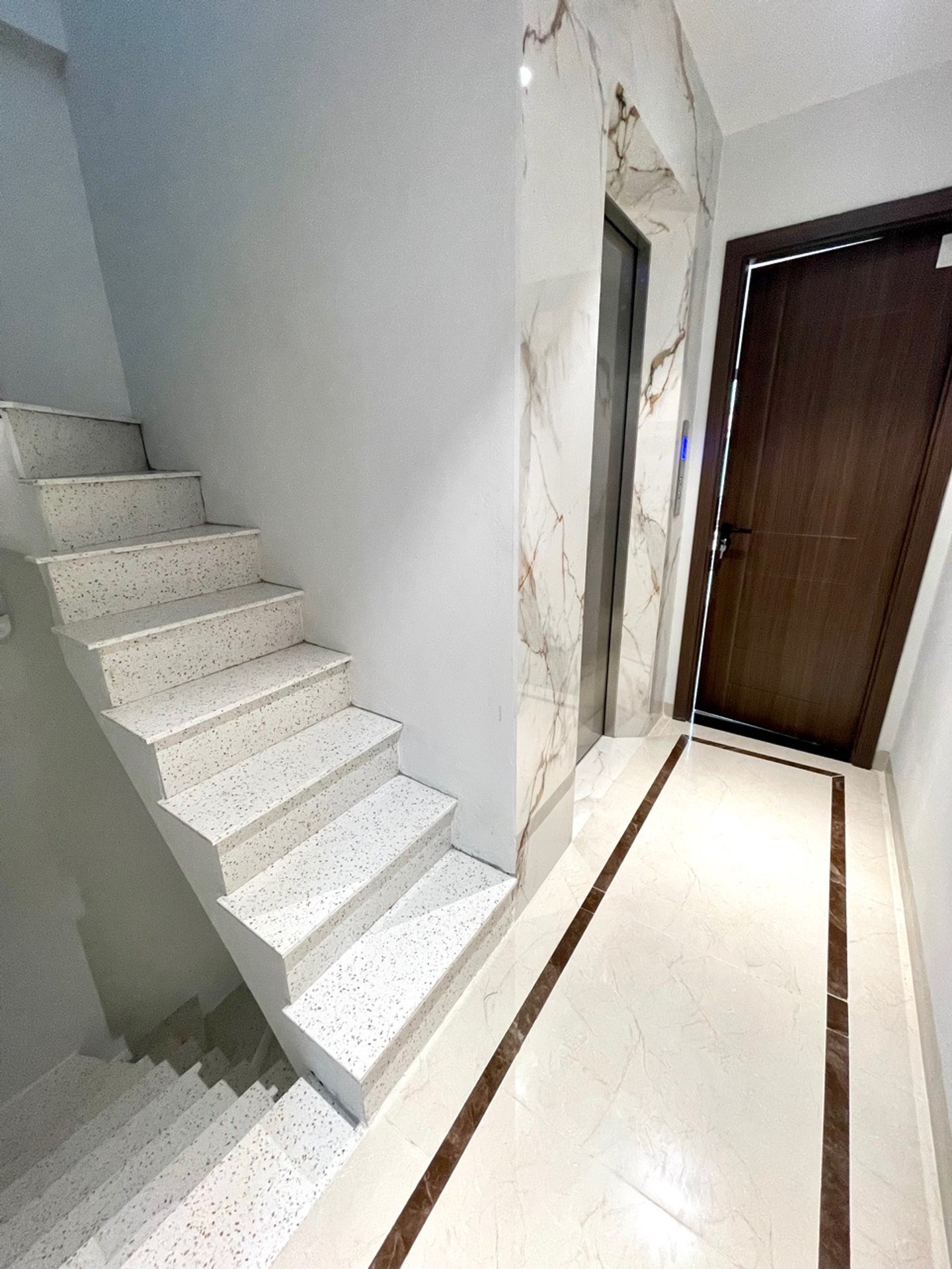 Bán nhà ngõ Văn Hương - diện tích 45m2 6 tầng - Lô góc, siêu phẩm CCMN Đống Đa - giá 13,8 tỷ