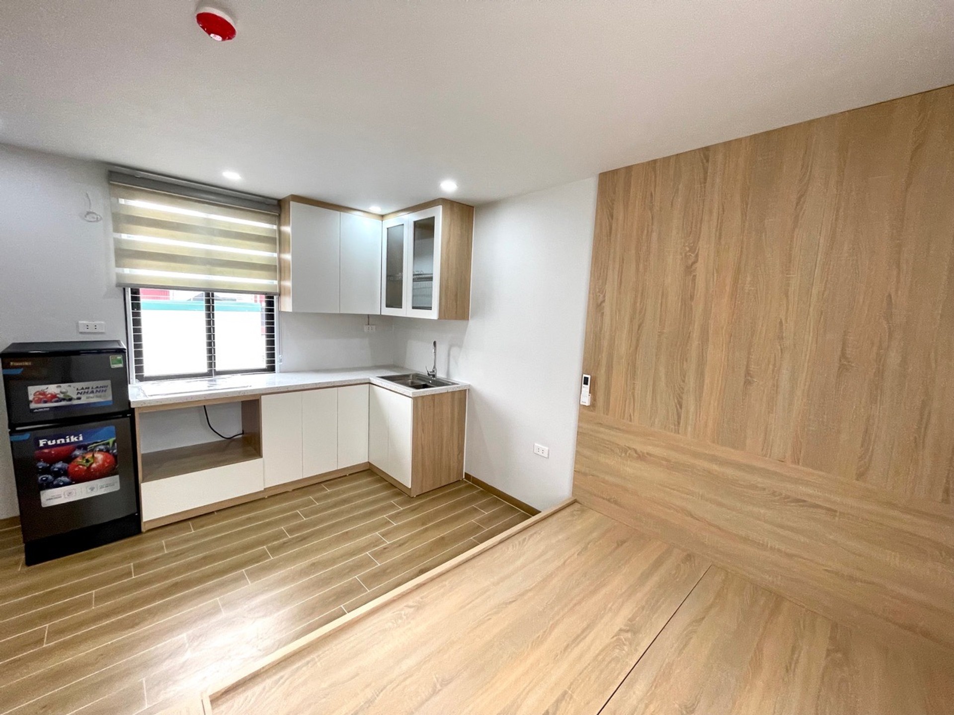 Bán nhà ngõ Văn Hương - diện tích 45m2 6 tầng - Lô góc, siêu phẩm CCMN Đống Đa - giá 13,8 tỷ