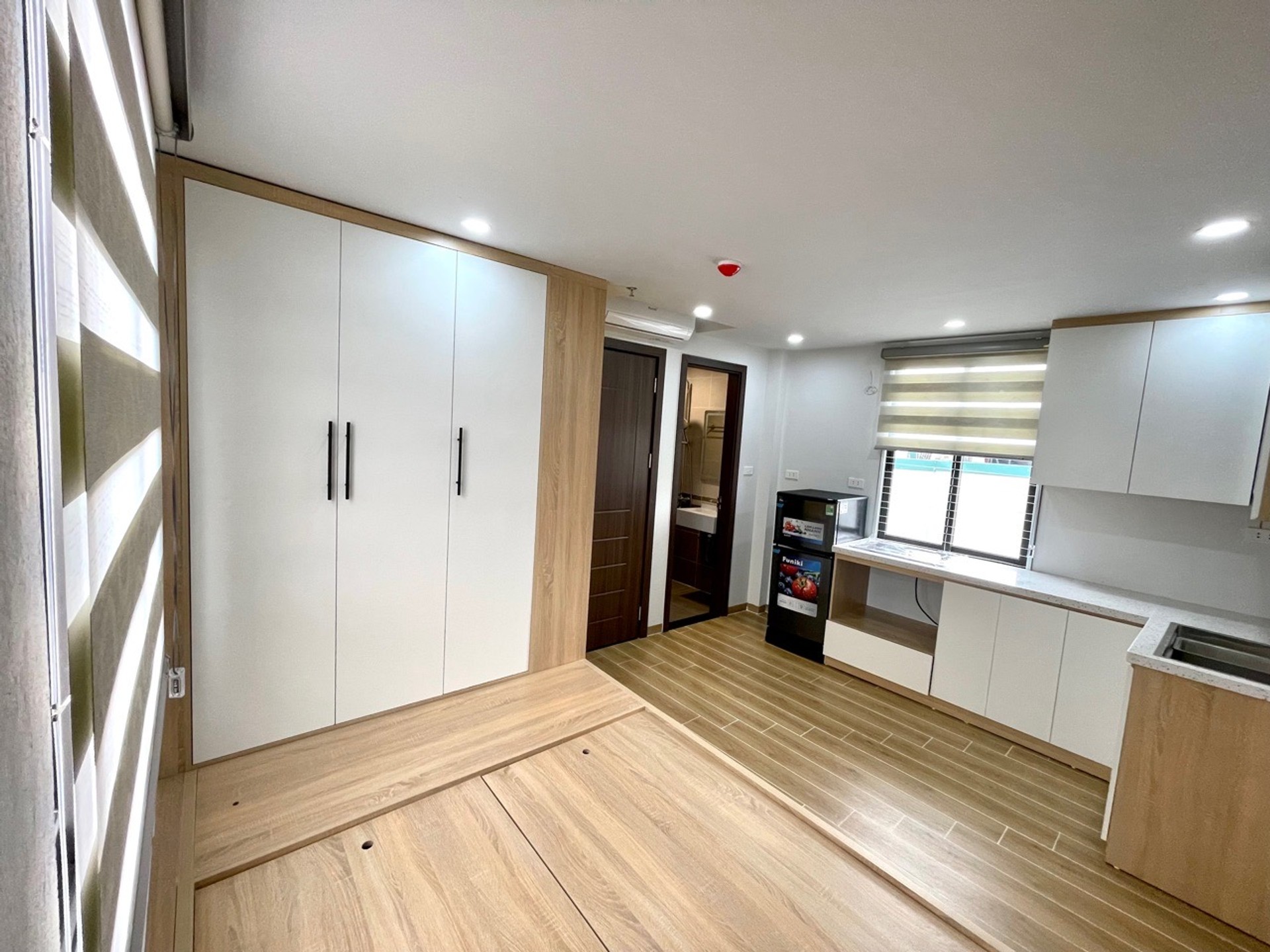 Bán nhà ngõ Văn Hương - diện tích 45m2 6 tầng - Lô góc, siêu phẩm CCMN Đống Đa - giá 13,8 tỷ