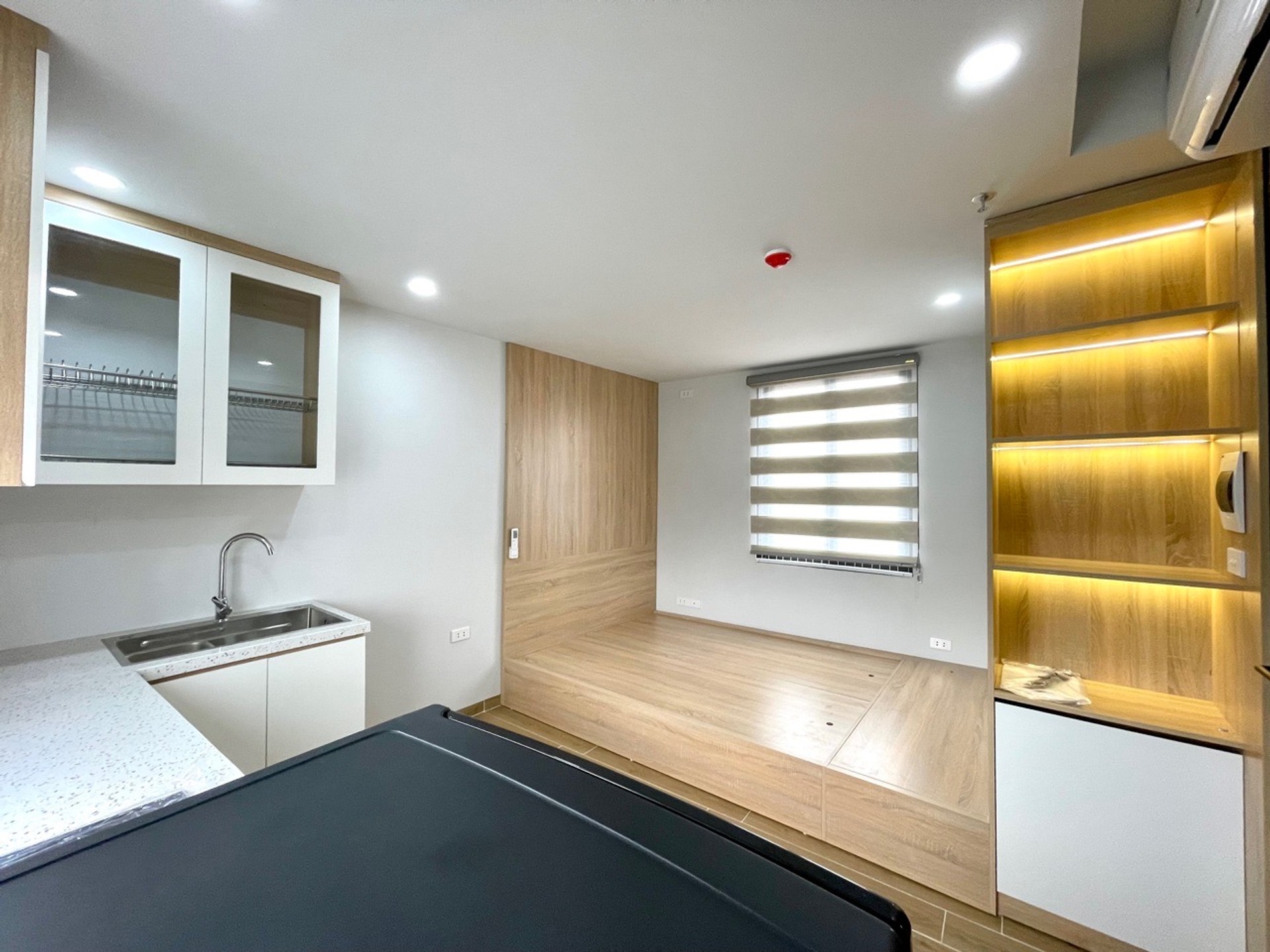Bán nhà ngõ Văn Hương - diện tích 45m2 6 tầng - Lô góc, siêu phẩm CCMN Đống Đa - giá 13,8 tỷ