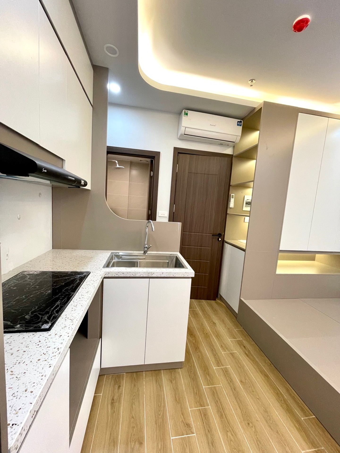 Bán nhà ngõ Văn Hương - diện tích 45m2 6 tầng - Lô góc, siêu phẩm CCMN Đống Đa - giá 13,8 tỷ