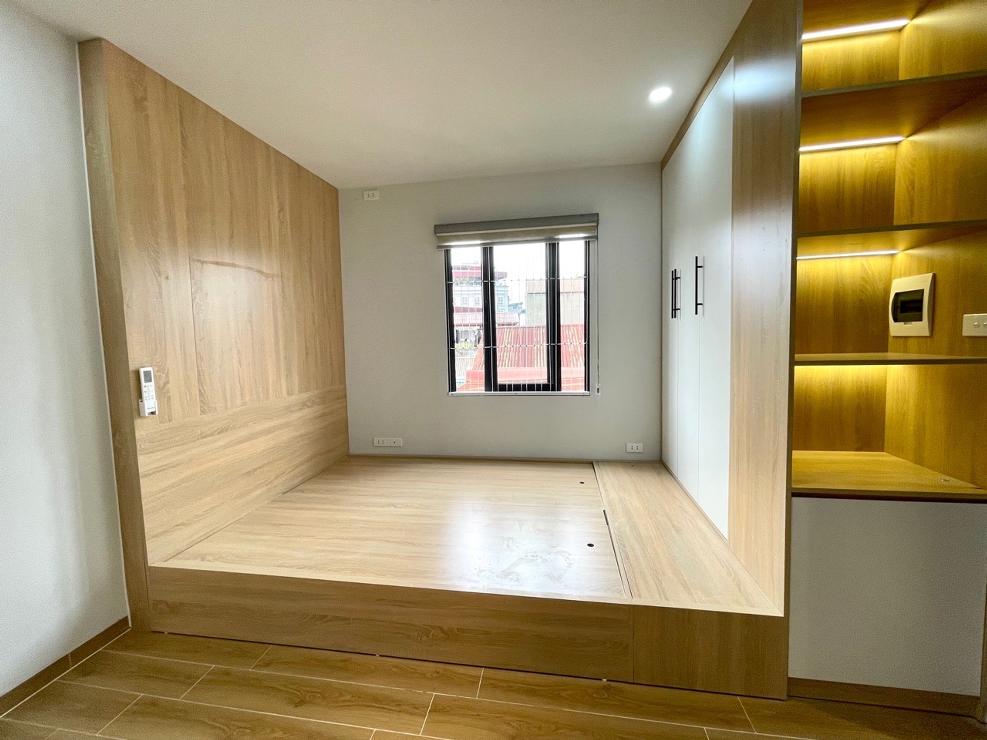 Bán nhà ngõ Văn Hương - diện tích 45m2 6 tầng - Lô góc, siêu phẩm CCMN Đống Đa - giá 13,8 tỷ
