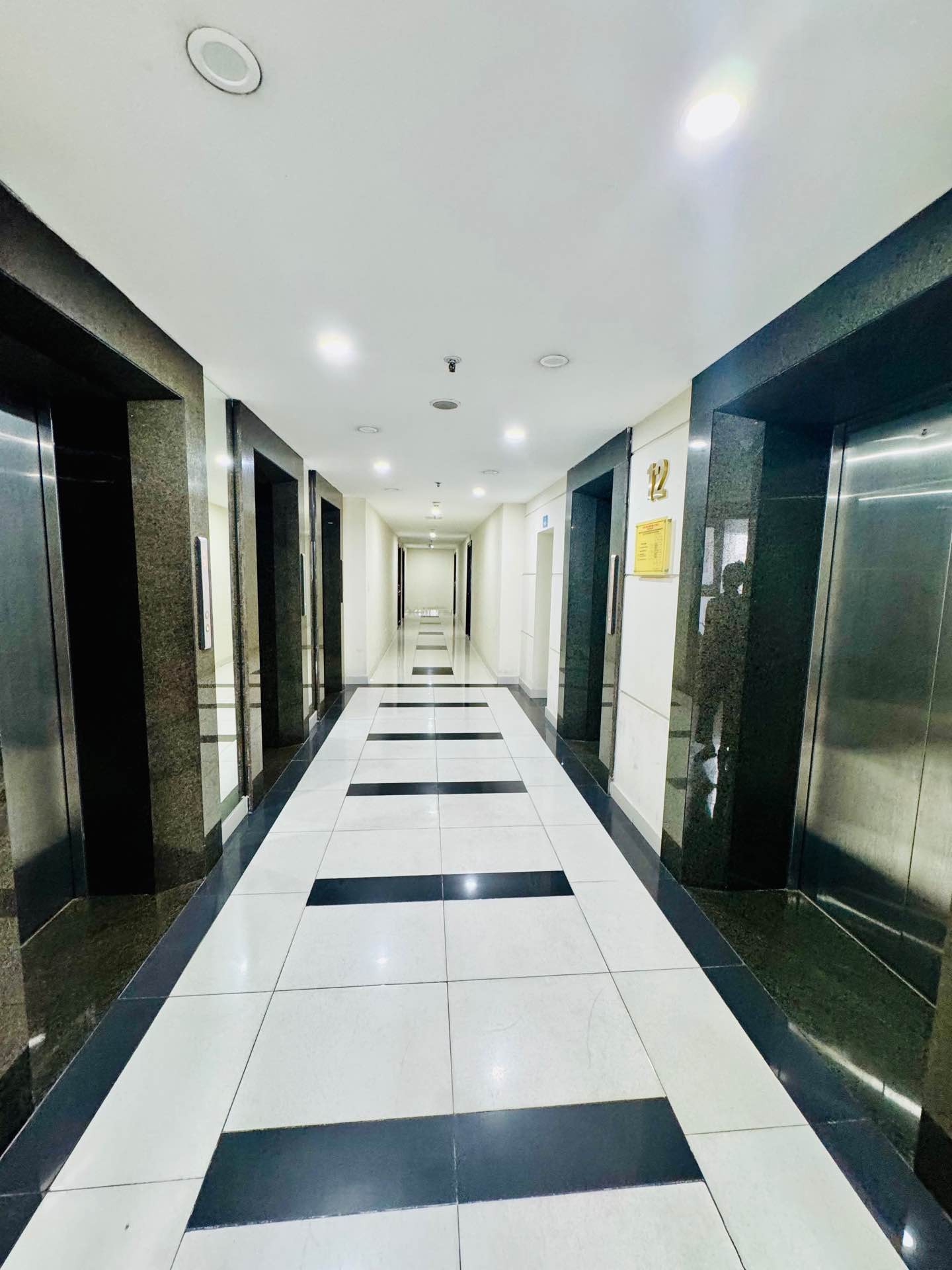 Bán nhà Tam Trinh - diện tích 90m2 12 tầng - Căn góc sáng thoáng - giá 9,2 tỷ