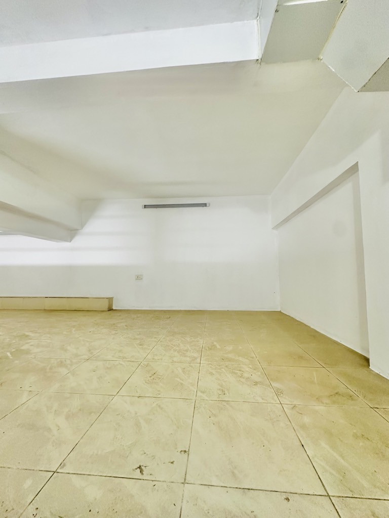 Bán nhà Ngõ 293 Tam Trinh - diện tích 33m2 2 tầng - Nhà riêng mặt ngõ chợ - giá 1,96 tỷ