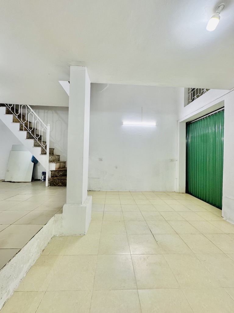 Bán nhà Ngõ 293 Tam Trinh - diện tích 33m2 2 tầng - Nhà riêng mặt ngõ chợ - giá 1,96 tỷ
