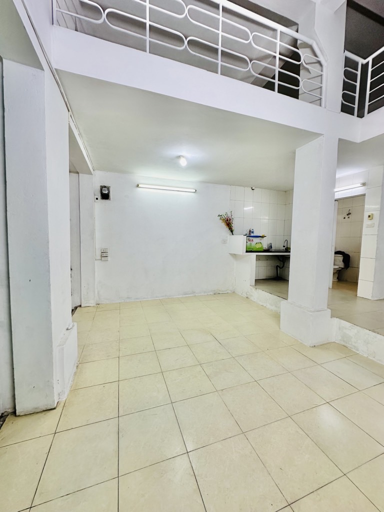 Bán nhà Ngõ 293 Tam Trinh - diện tích 33m2 2 tầng - Nhà riêng mặt ngõ chợ - giá 1,96 tỷ