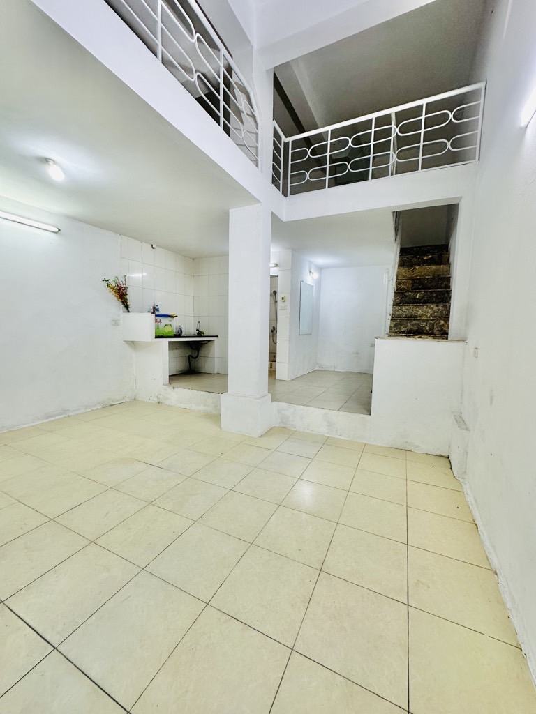 Bán nhà Ngõ 293 Tam Trinh - diện tích 33m2 2 tầng - Nhà riêng mặt ngõ chợ - giá 1,96 tỷ