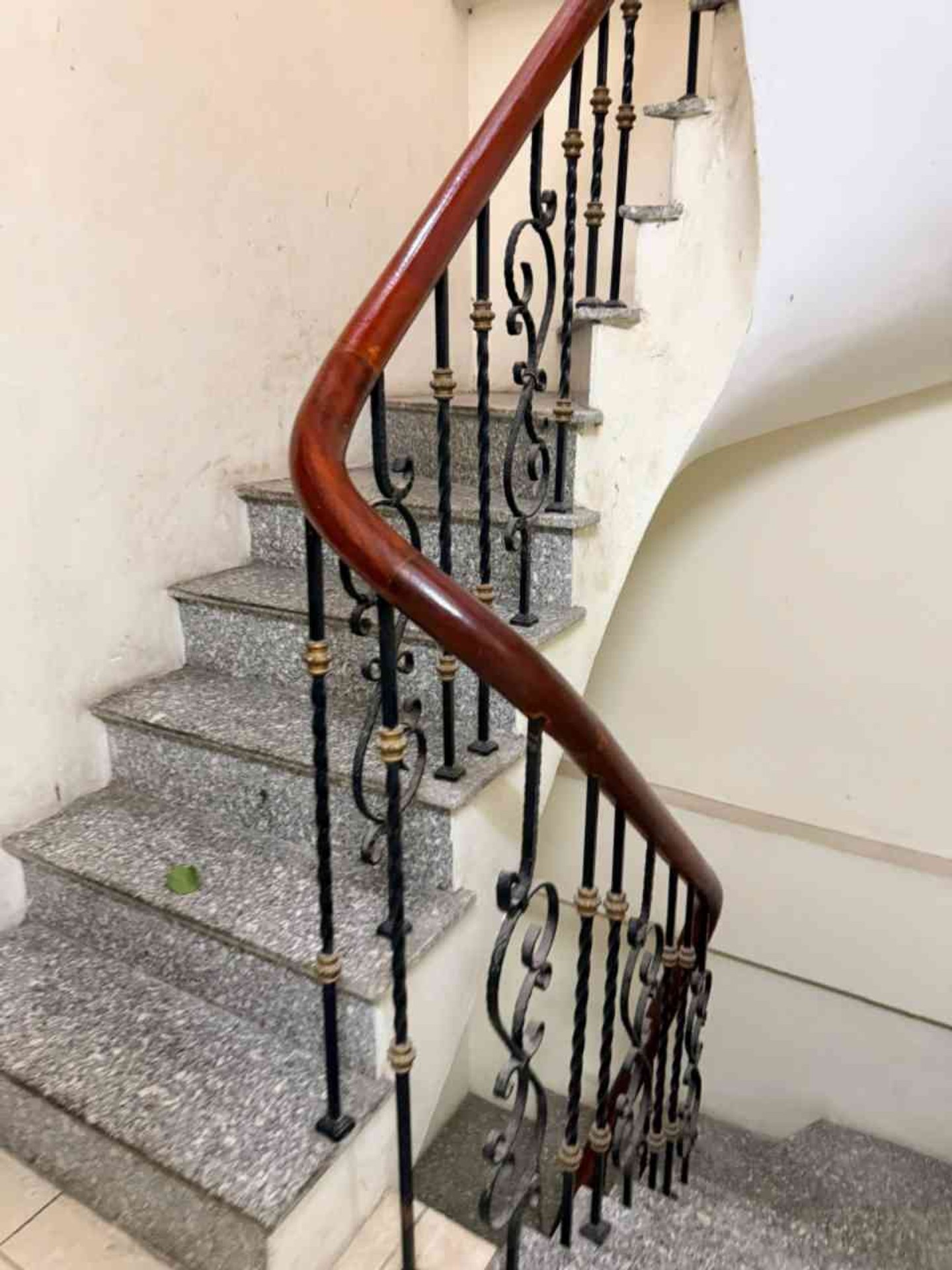 Bán nhà Giải Phóng - diện tích 90m2 4 tầng - Căn hộ chung cư vị trí đẹp - giá 25,5 tỷ