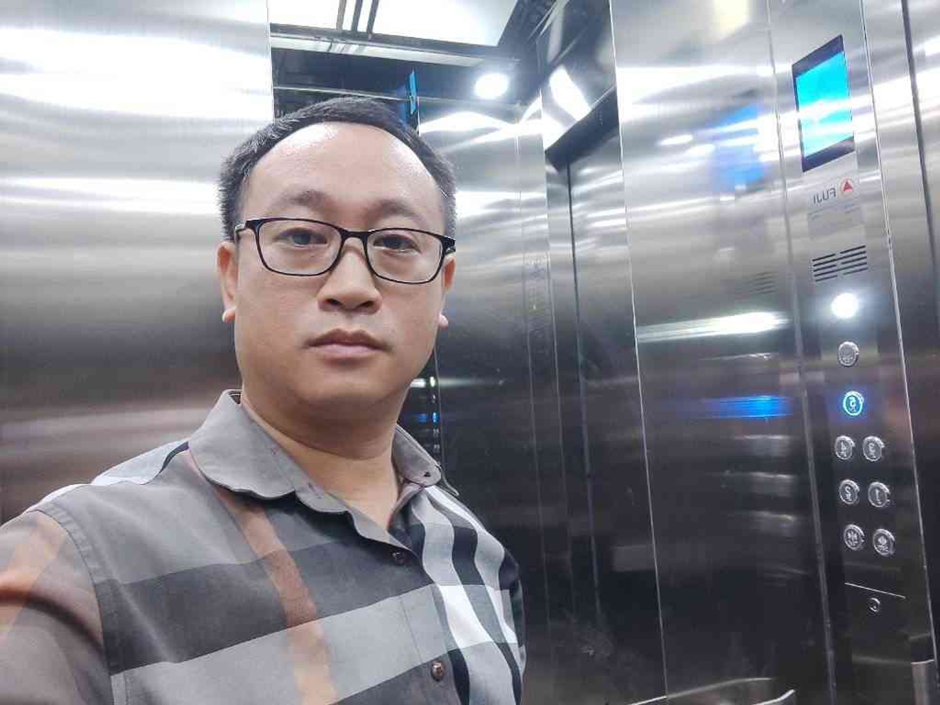Bán nhà Thúy Lĩnh - diện tích 33m2 6 tầng - Nhà mới thang máy gần ô tô - giá 6 tỷ