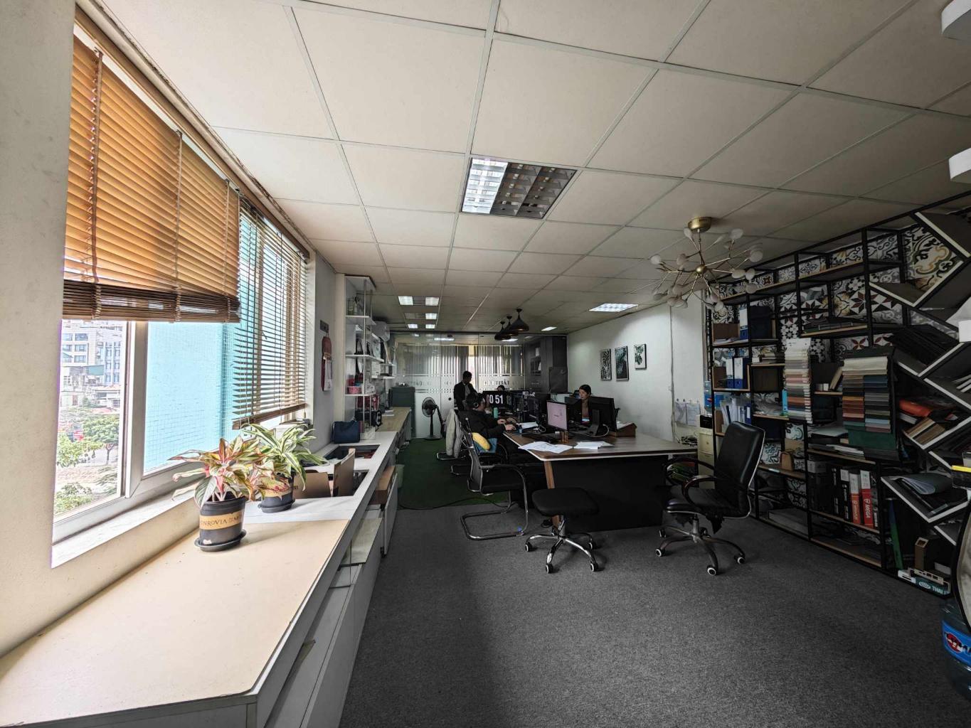 Bán nhà Vũ Tông Phan - diện tích 82m2 10 tầng - Mặt trước phố - giá 45 tỷ