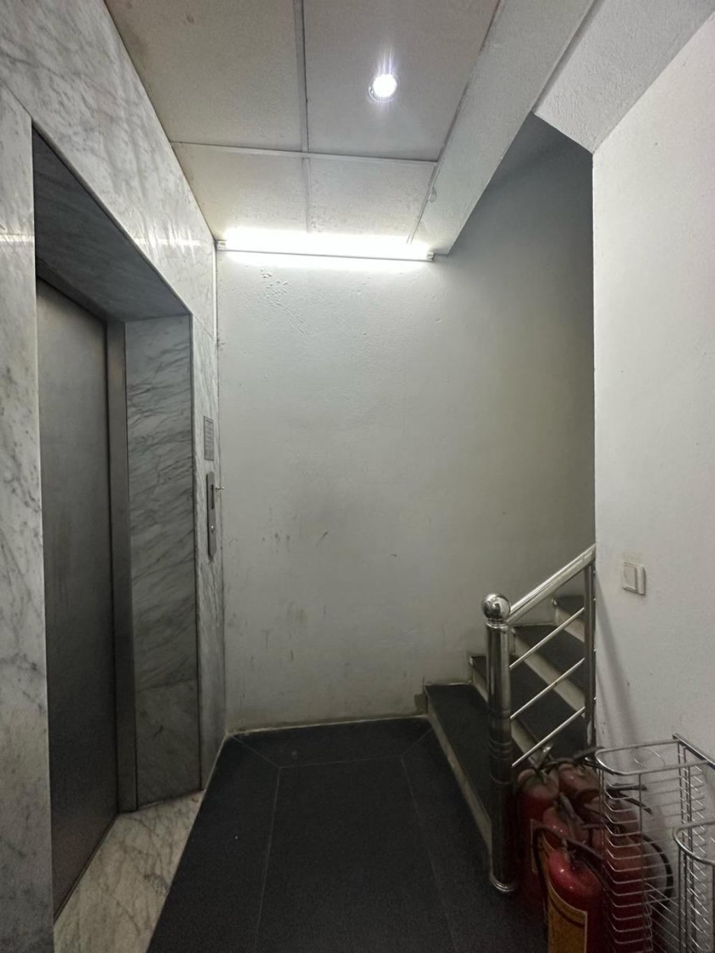 Bán nhà Vũ Tông Phan - diện tích 82m2 10 tầng - Mặt trước phố - giá 45 tỷ