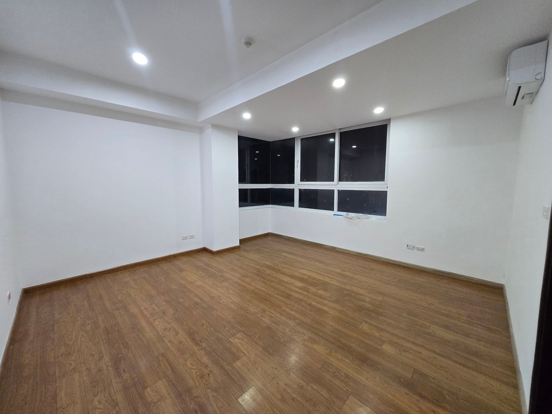 Bán nhà Bạch Mai - diện tích 178m2 6 tầng - Lô góc - giá 8,3 tỷ