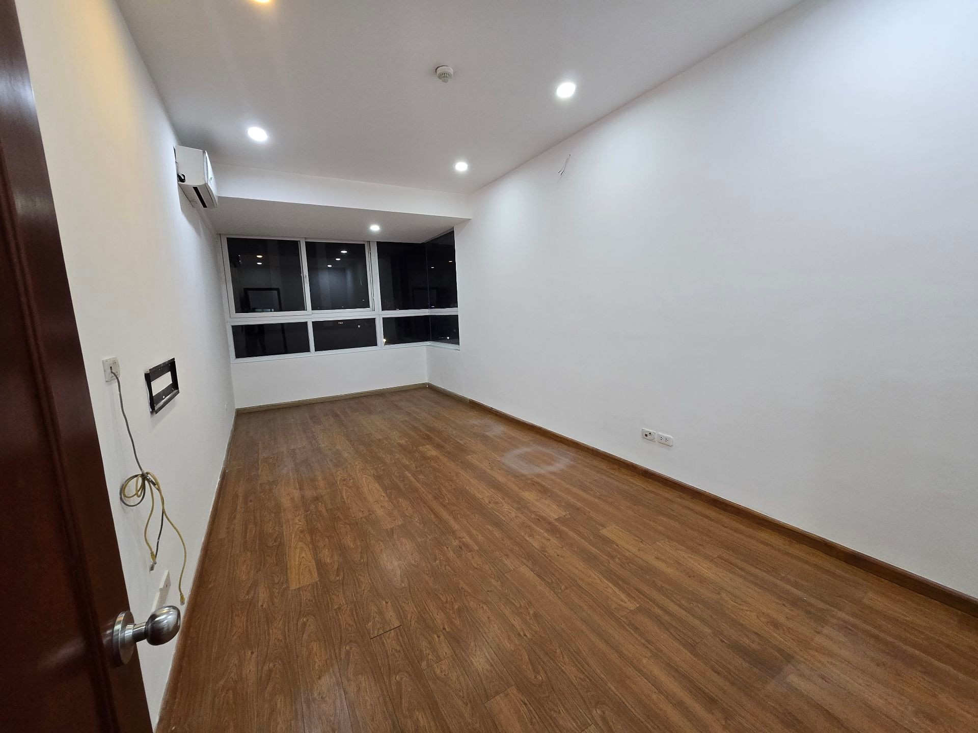 Bán nhà Bạch Mai - diện tích 178m2 6 tầng - Lô góc - giá 8,3 tỷ