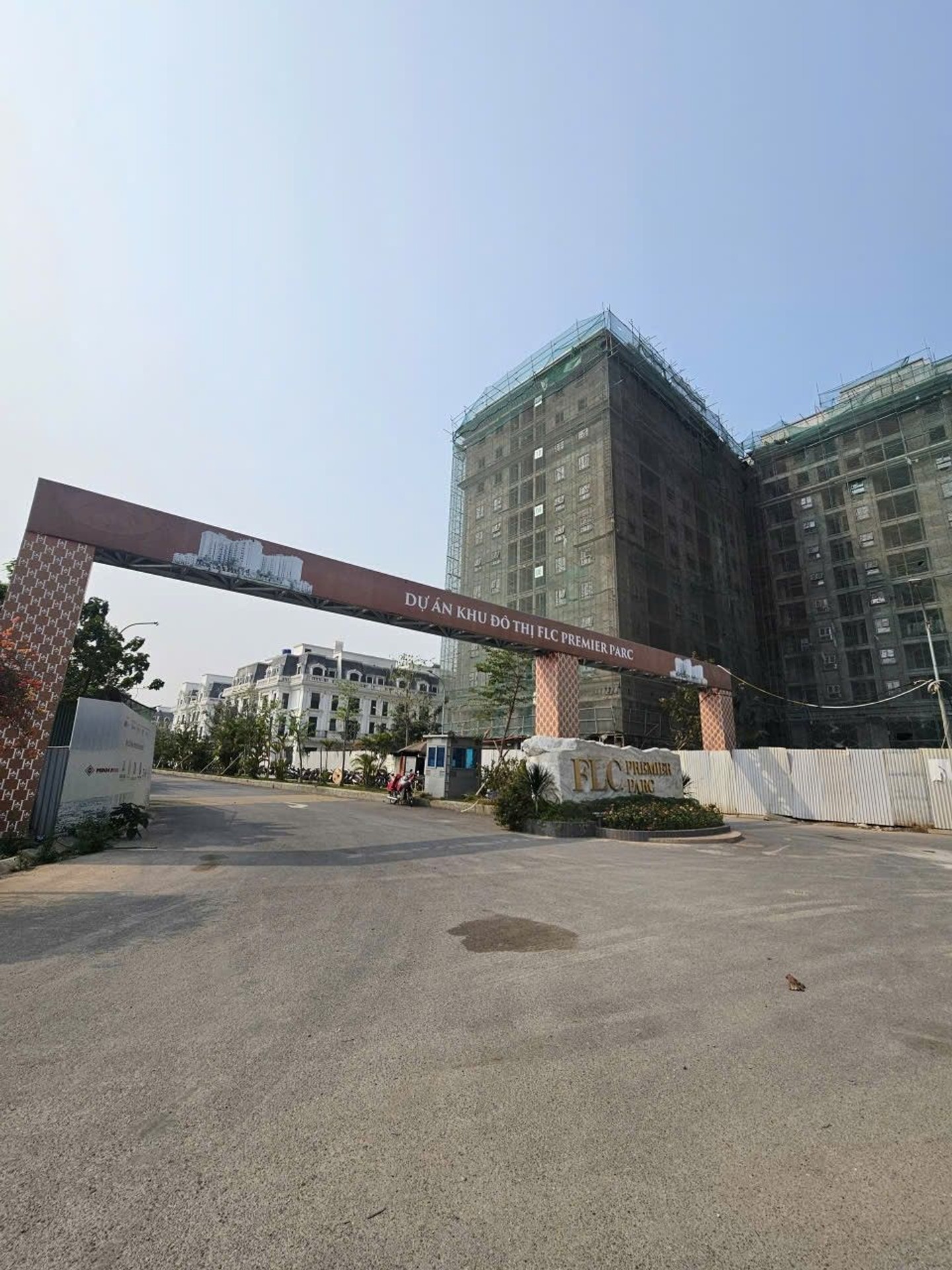 Bán nhà Ngõ 4 ô tô tránh - diện tích 120m2 5 tầng - Biệt thự liền kề FLC PREMIER PARC - giá 15 tỷ