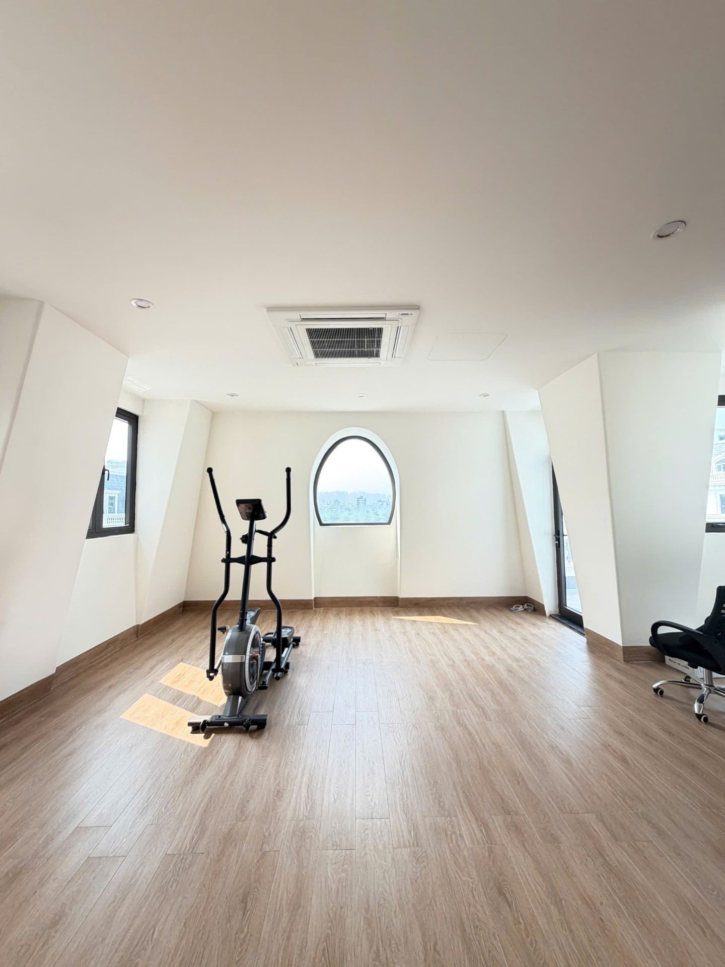 Bán nhà Ngõ 4 ô tô tránh - diện tích 120m2 5 tầng - Biệt thự liền kề FLC PREMIER PARC - giá 15 tỷ