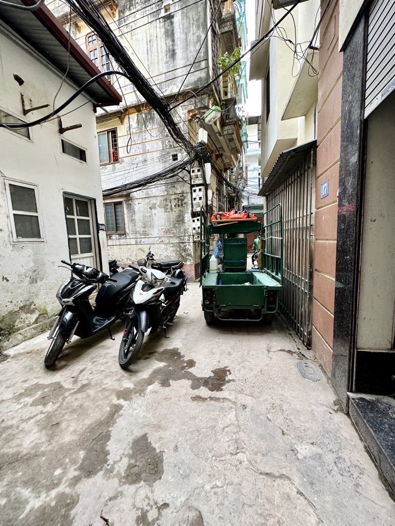 Bán nhà Đường Láng - diện tích 123m2 8 tầng - Siêu phẩm toà căn hộ dịch vụ xây mới - giá 35,3 tỷ