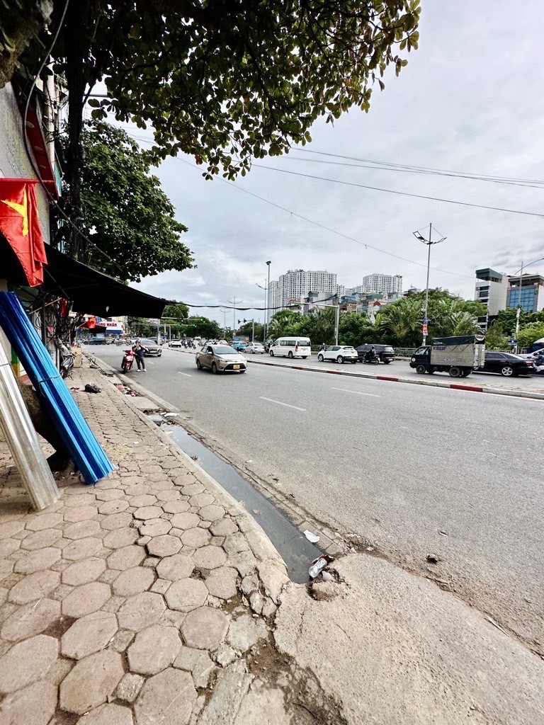 Bán nhà Đường Láng - diện tích 123m2 8 tầng - Siêu phẩm toà căn hộ dịch vụ xây mới - giá 35,3 tỷ