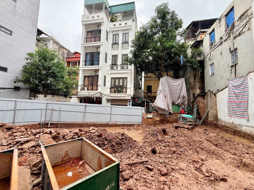 Bán nhà Đường Láng - diện tích 123m2 8 tầng - Siêu phẩm toà căn hộ dịch vụ xây mới - giá 35,3 tỷ