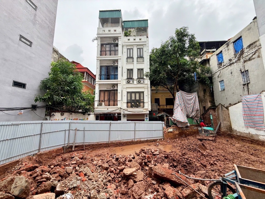 Bán nhà Đường Láng - diện tích 123m2 8 tầng - Siêu phẩm toà căn hộ dịch vụ xây mới - giá 35,3 tỷ