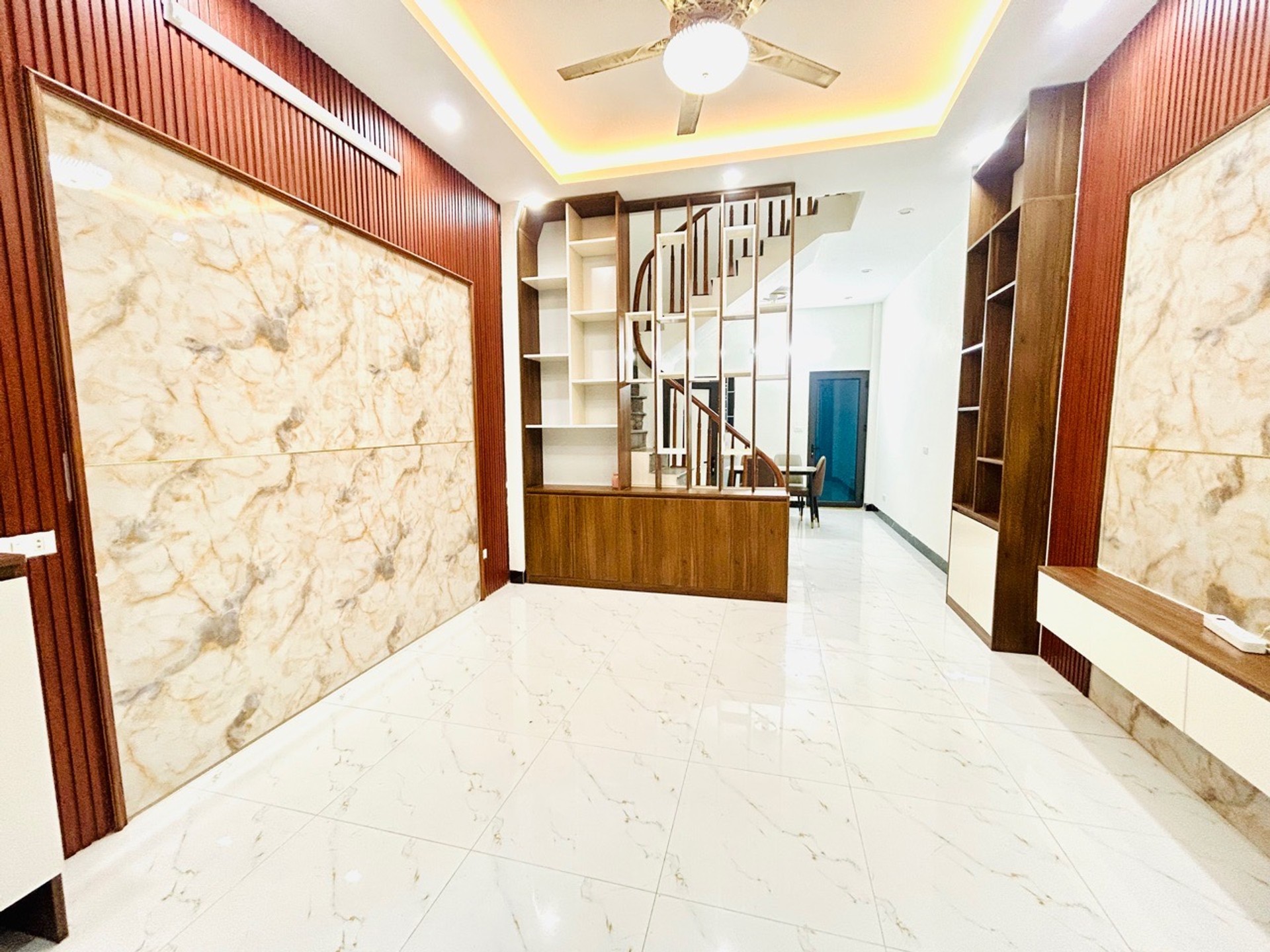 Bán nhà Hoàng Mai - diện tích 43m2 4 tầng - Nhà đẹp đủ công năng - giá 8,2 tỷ