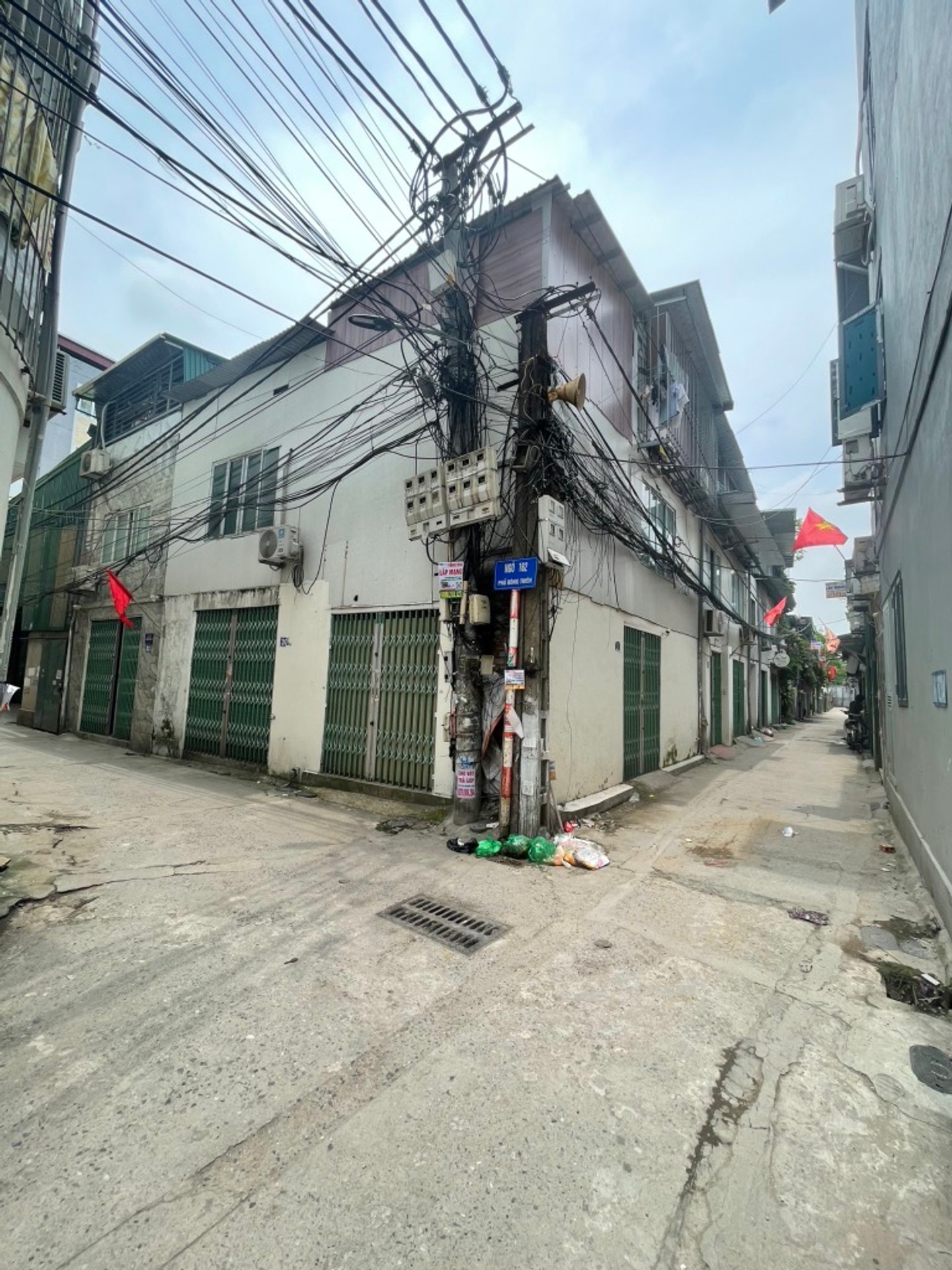 Bán nhà Đông Thiên - diện tích 40m2 3 tầng - Lô góc 2 mặt tiền - giá 2,8 tỷ