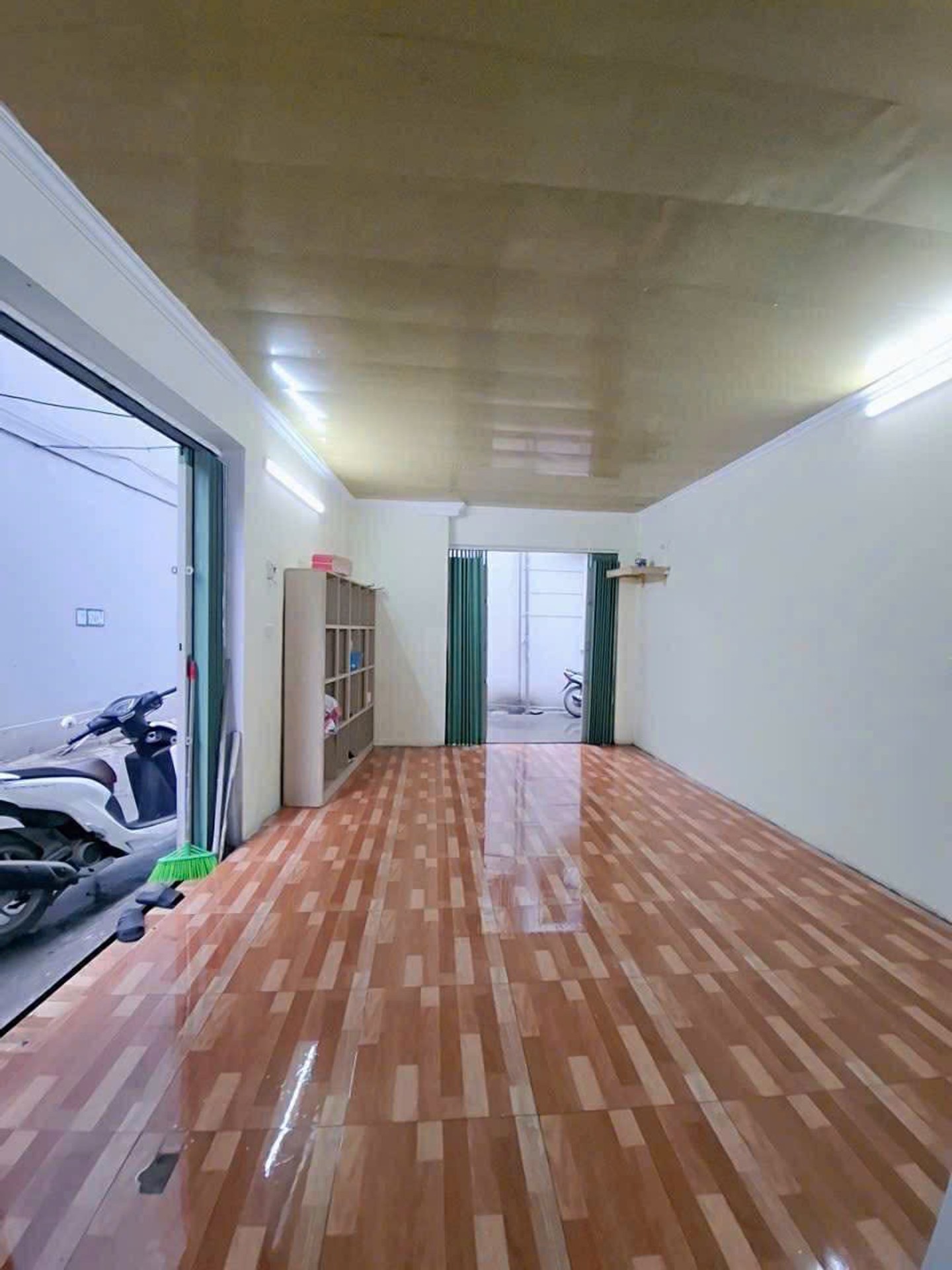 Bán nhà Đông Thiên - diện tích 40m2 3 tầng - Lô góc 2 mặt tiền - giá 2,8 tỷ