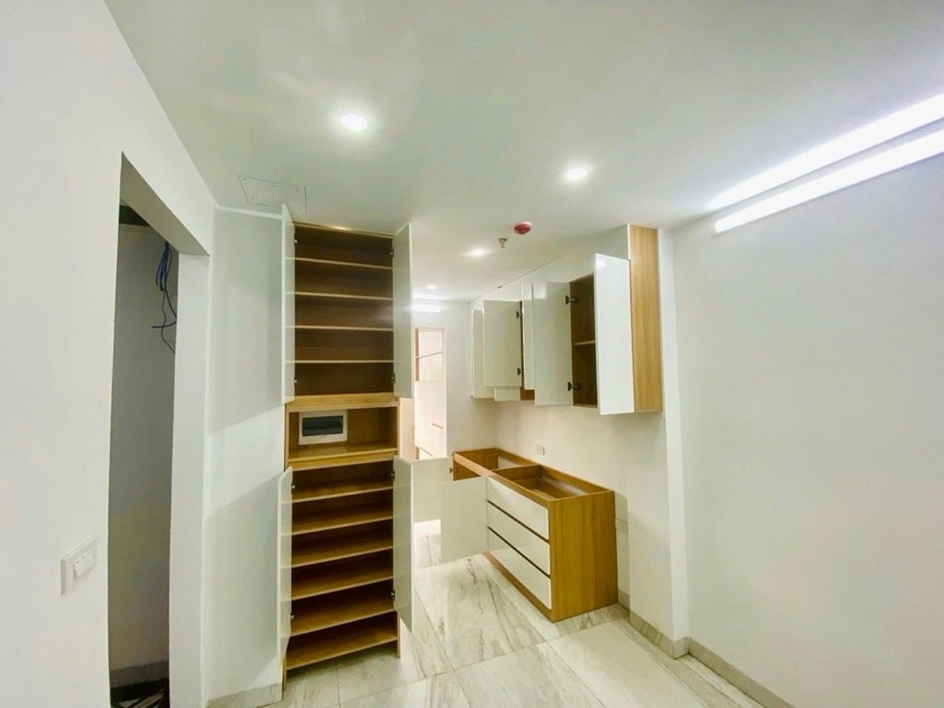 Bán nhà Yên Duyên - diện tích 60m2 7 tầng - gần ô tô - giá 15,6 tỷ