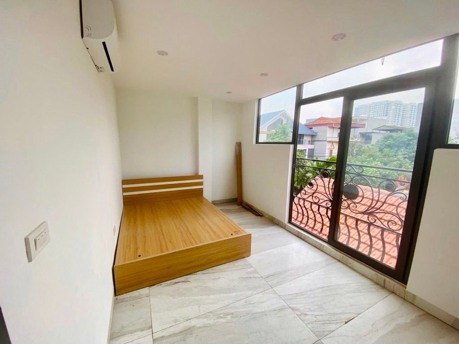 Bán nhà Yên Duyên - diện tích 60m2 7 tầng - gần ô tô - giá 15,6 tỷ