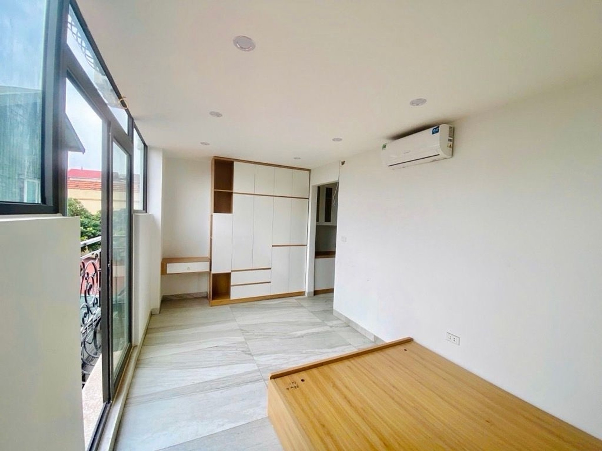 Bán nhà Yên Duyên - diện tích 60m2 7 tầng - gần ô tô - giá 15,6 tỷ