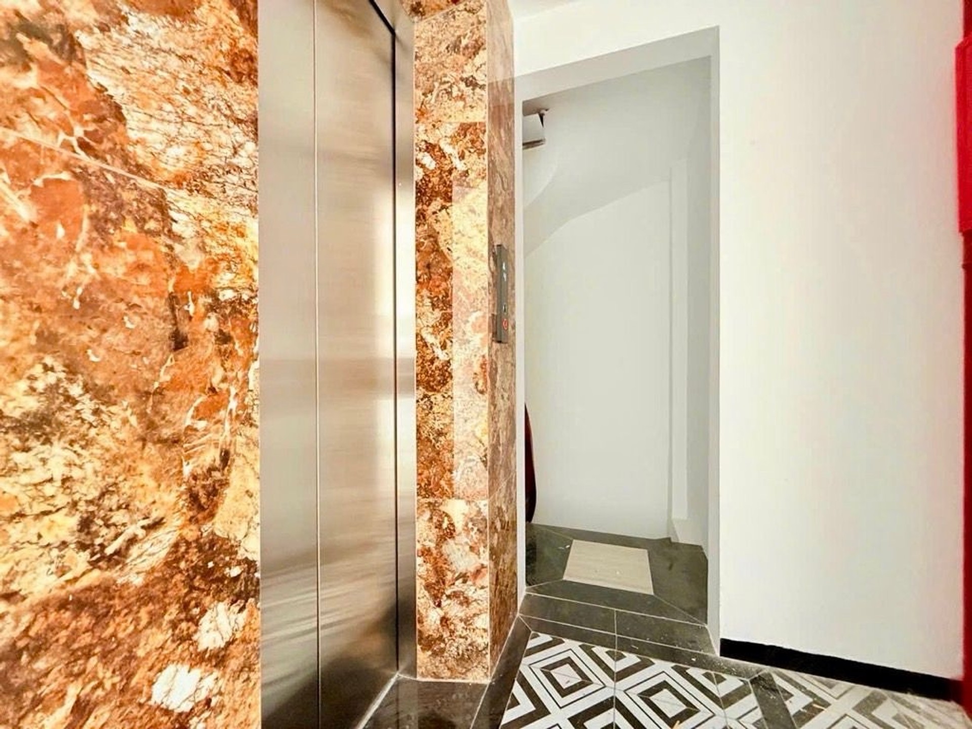 Bán nhà Yên Duyên - diện tích 60m2 7 tầng - gần ô tô - giá 15,6 tỷ