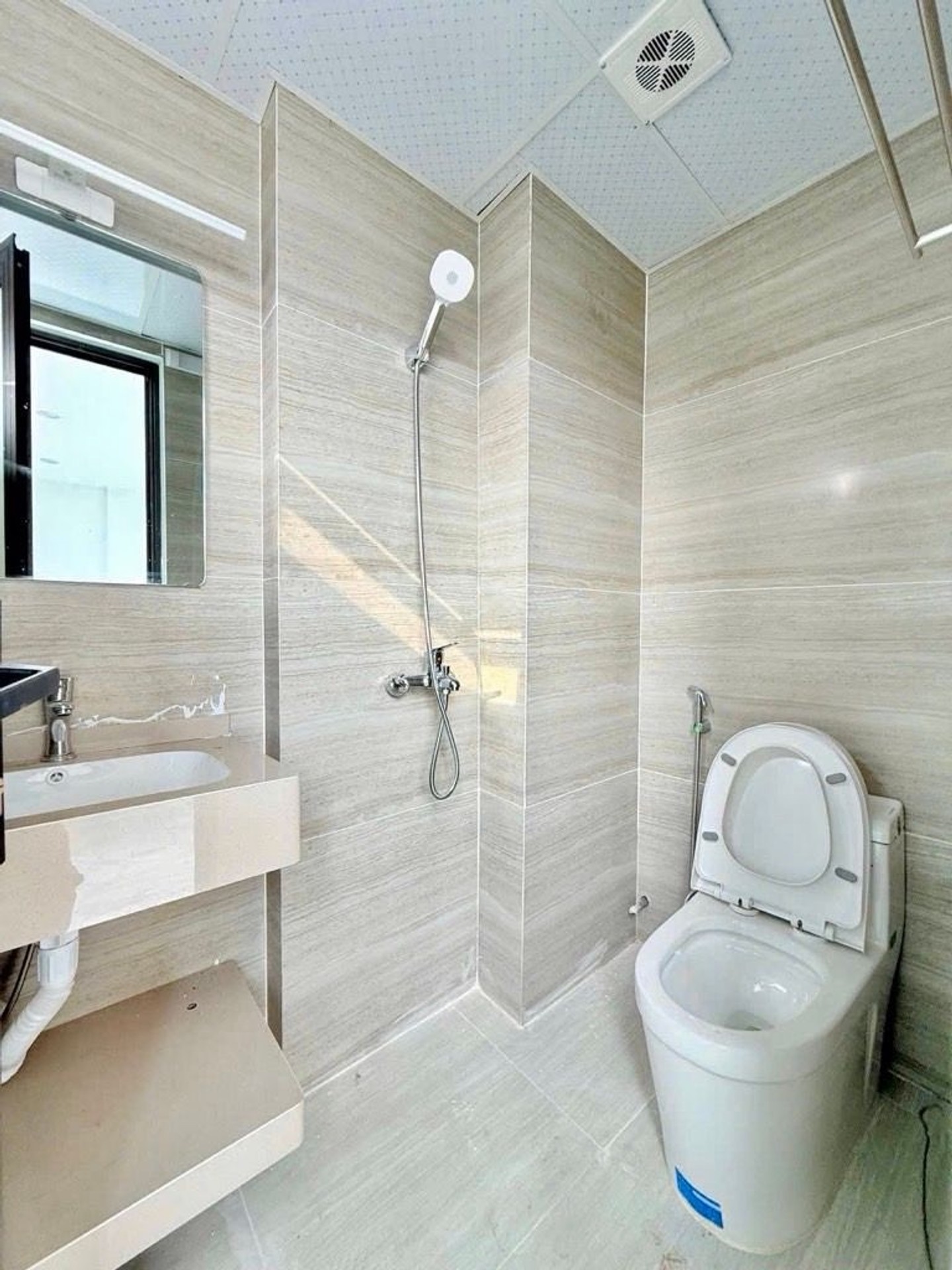 Bán nhà Yên Duyên - diện tích 60m2 7 tầng - gần ô tô - giá 15,6 tỷ