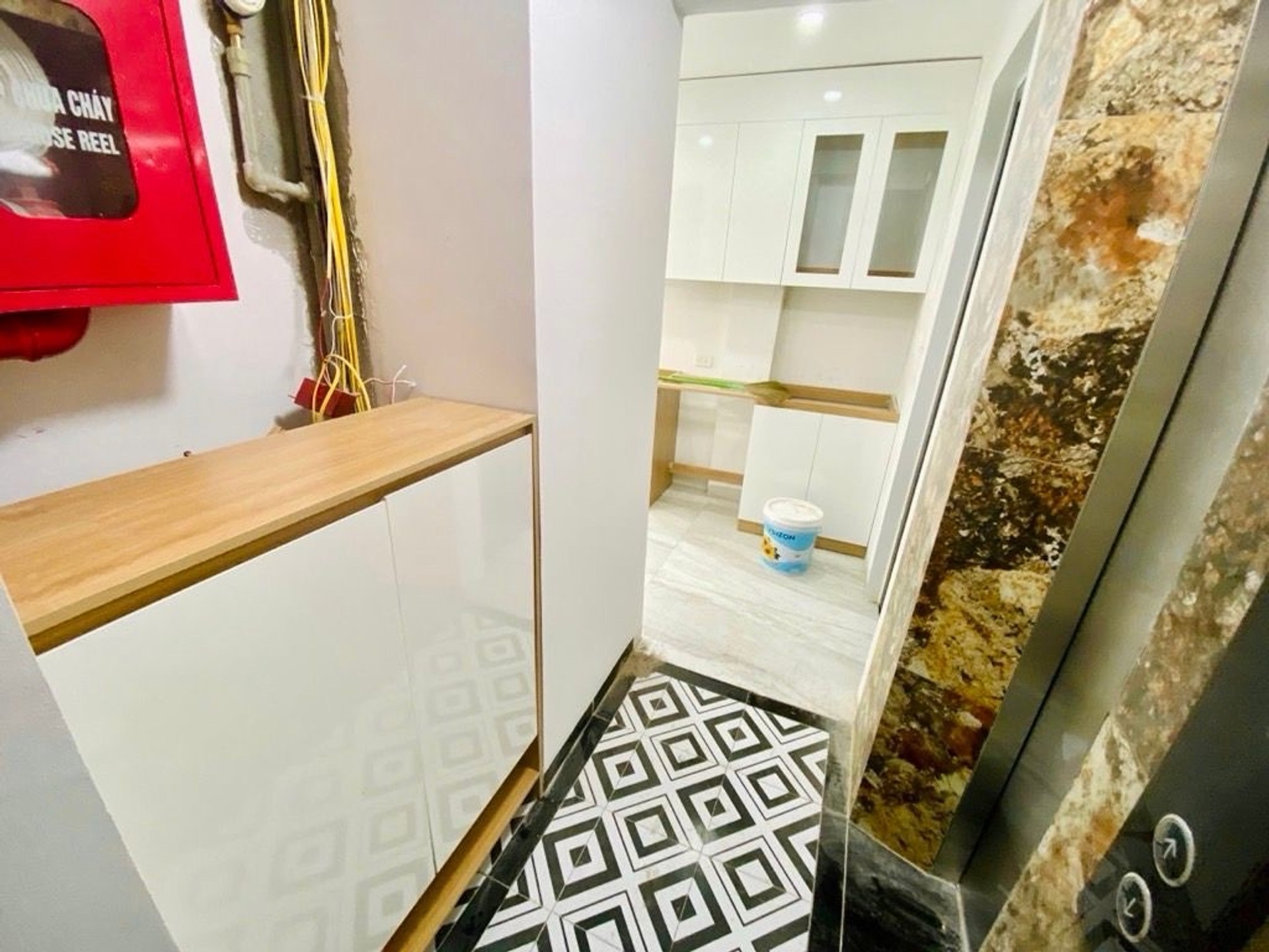Bán nhà Yên Duyên - diện tích 60m2 7 tầng - gần ô tô - giá 15,6 tỷ
