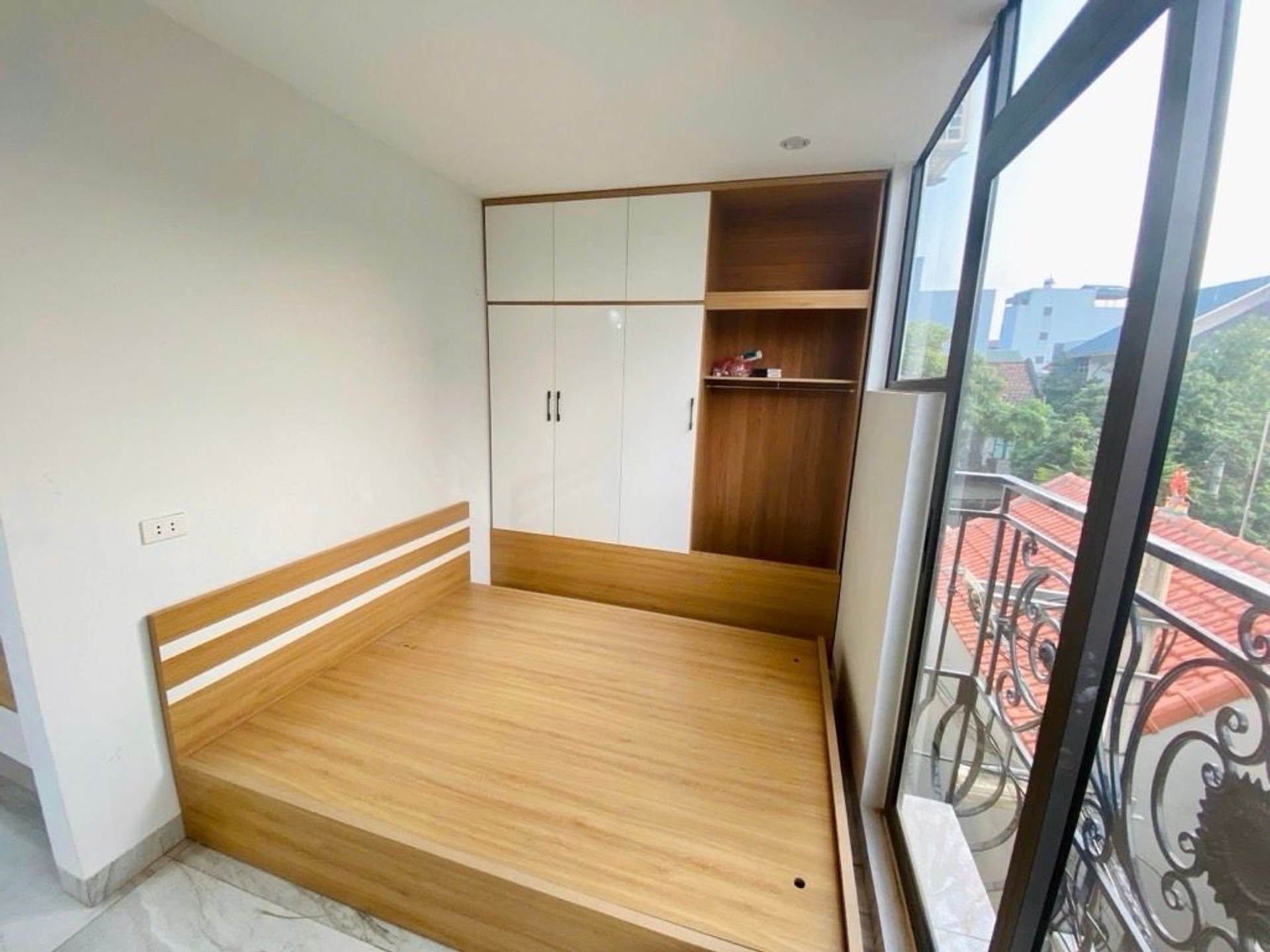 Bán nhà Yên Duyên - diện tích 60m2 7 tầng - gần ô tô - giá 15,6 tỷ