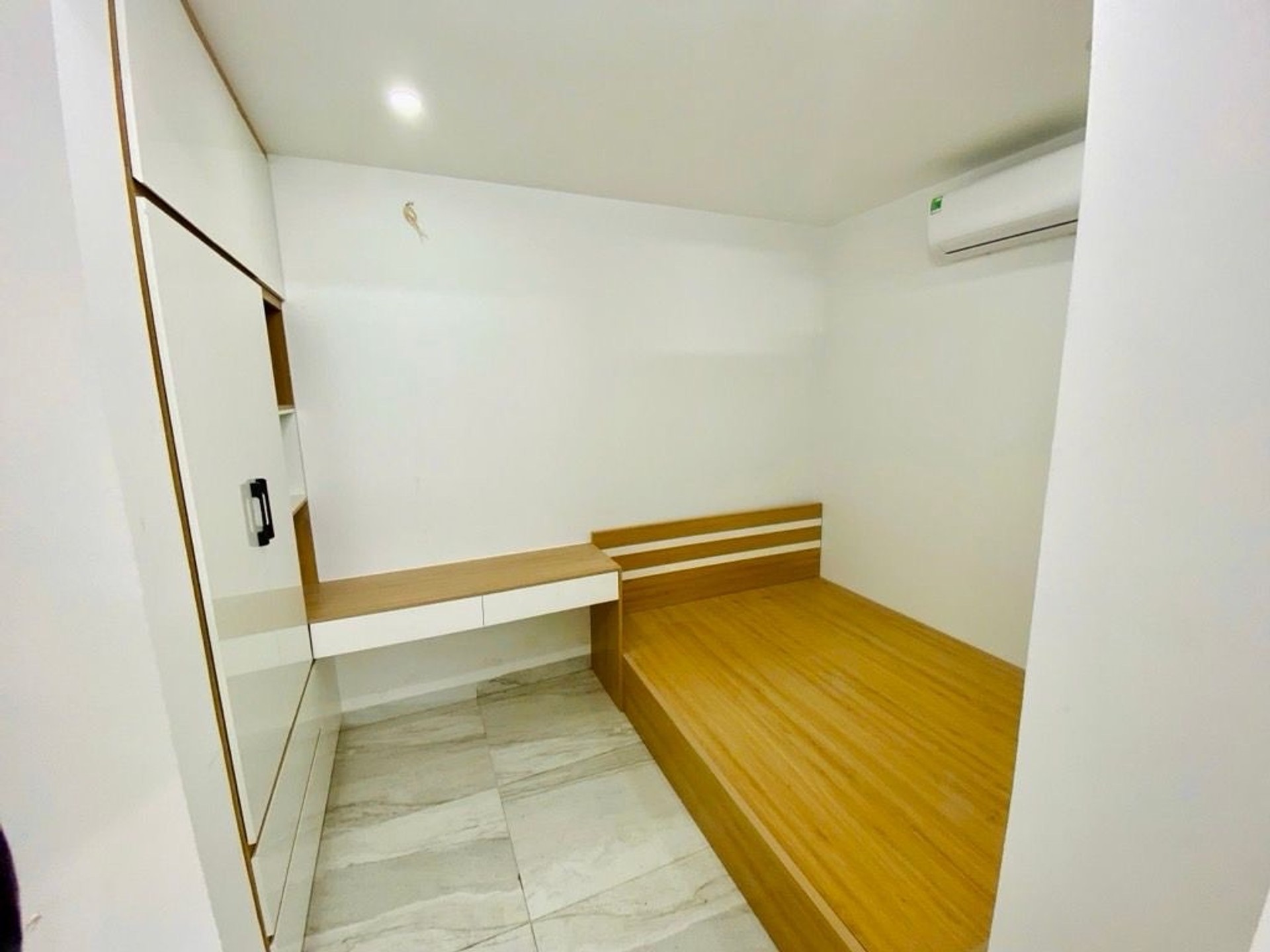 Bán nhà Yên Duyên - diện tích 60m2 7 tầng - gần ô tô - giá 15,6 tỷ